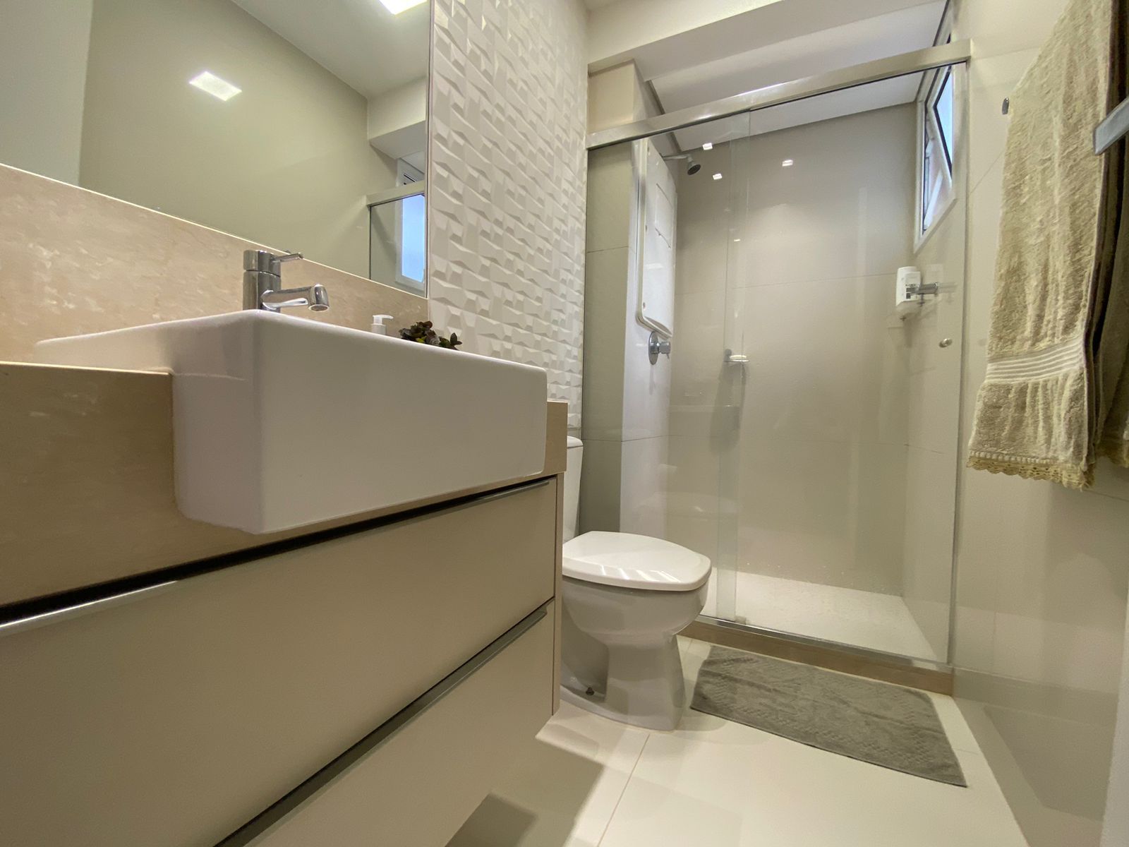 Apartamento à venda, Edifício Landmark, 214m² úteis, 2 suítes,2 Demi suítes, 3 vagas, estuda permuta de menor valor  - Gleba Fazenda Palhano, Lon