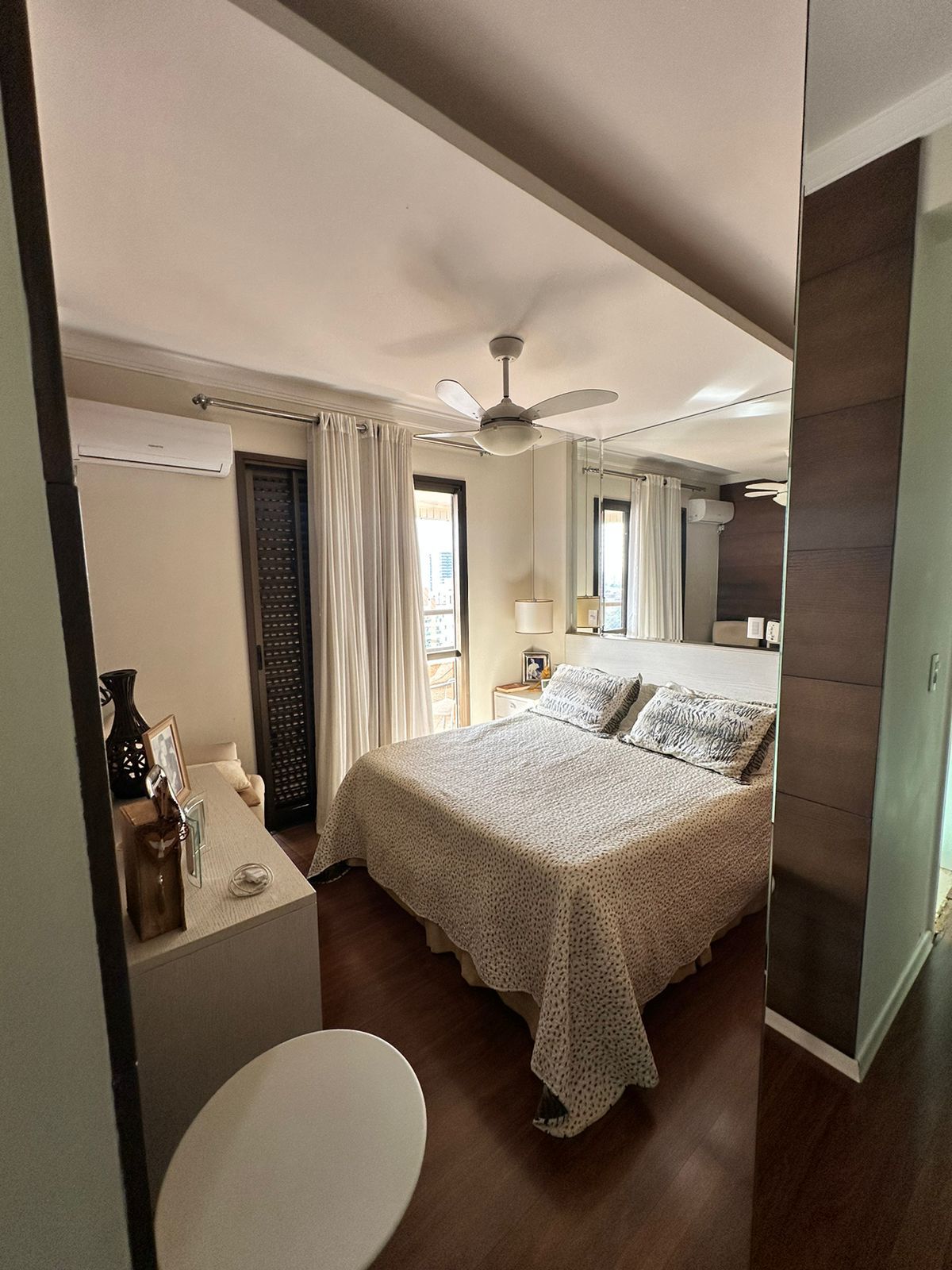 Apartamento à venda, Condomínio Colina Menphis,  195m² úteis, 4 quartos sendo 1 suíte, andar alto, 2 vagas - Andrade, Londrina, PR
