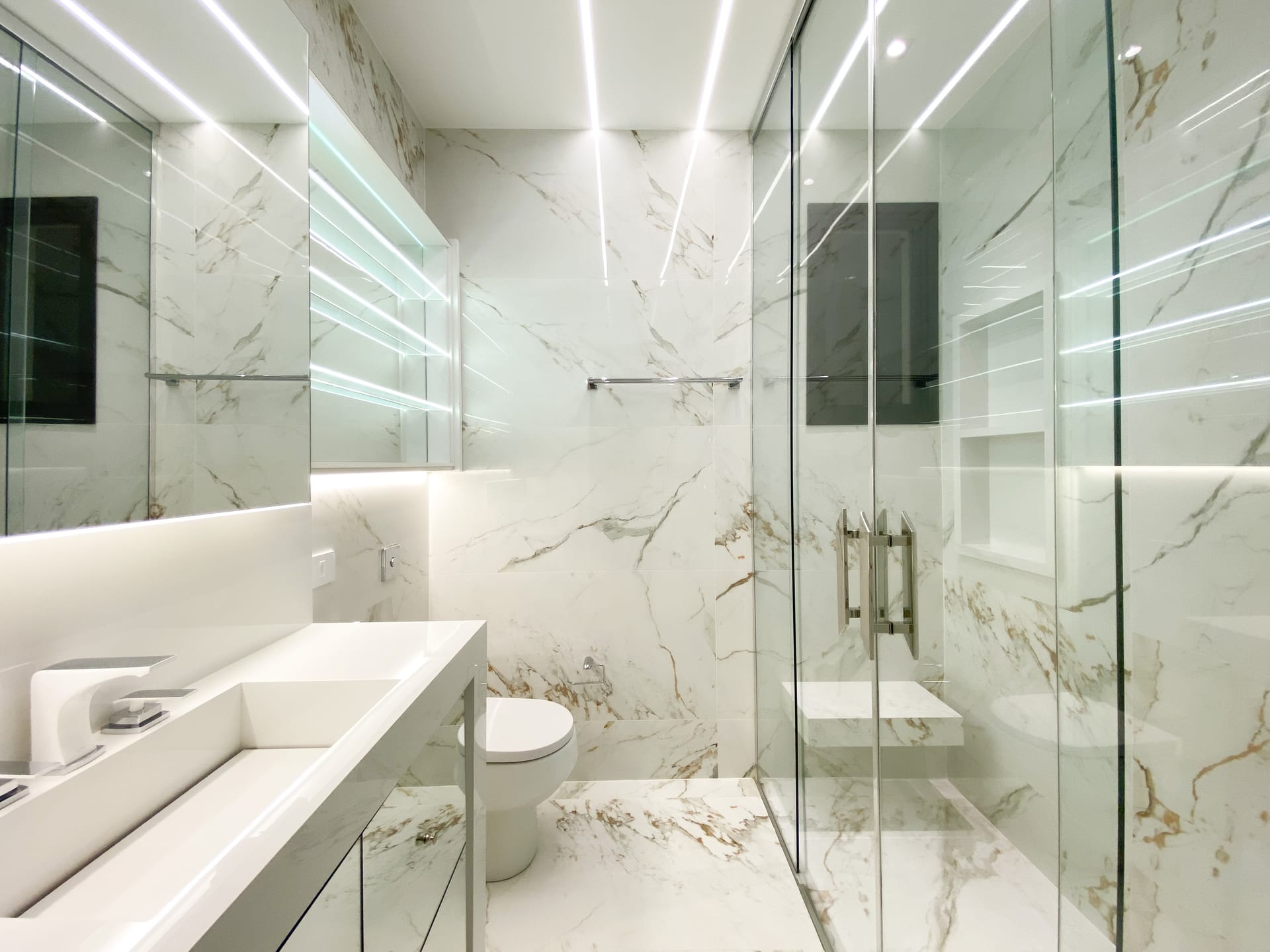 Sobrado à Venda, 302m² úteis,  3 suítes, decorado no Cond.Vivenda Vivendas do Arvoredo, Londrina, PR