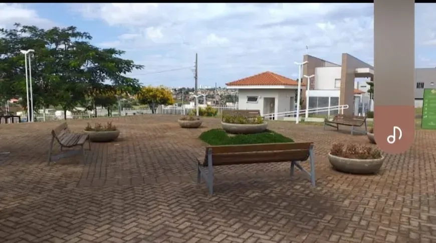 Casa à venda, Condomínio Morada das Flores, 160m² úteis, 3 quartos sendo 1 suíte, todo planejado -  Cambé/PR