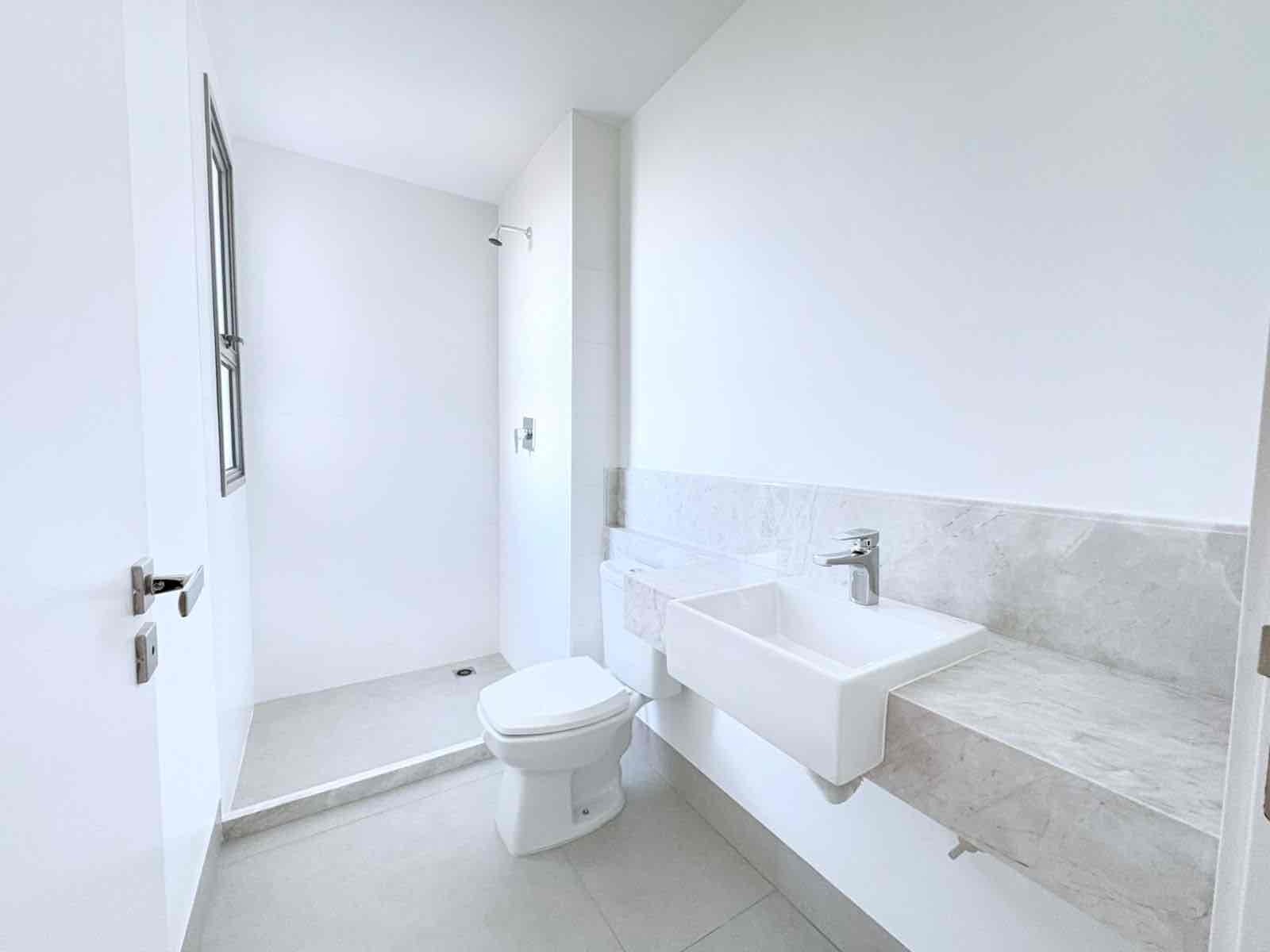 Apartamento novo à Venda, Edifício Lakeside, 232 m² úteis, 3 suítes, 4 vagas, sol da manhã,  elevador privativo, sacada com skinglass- Bela Suiça