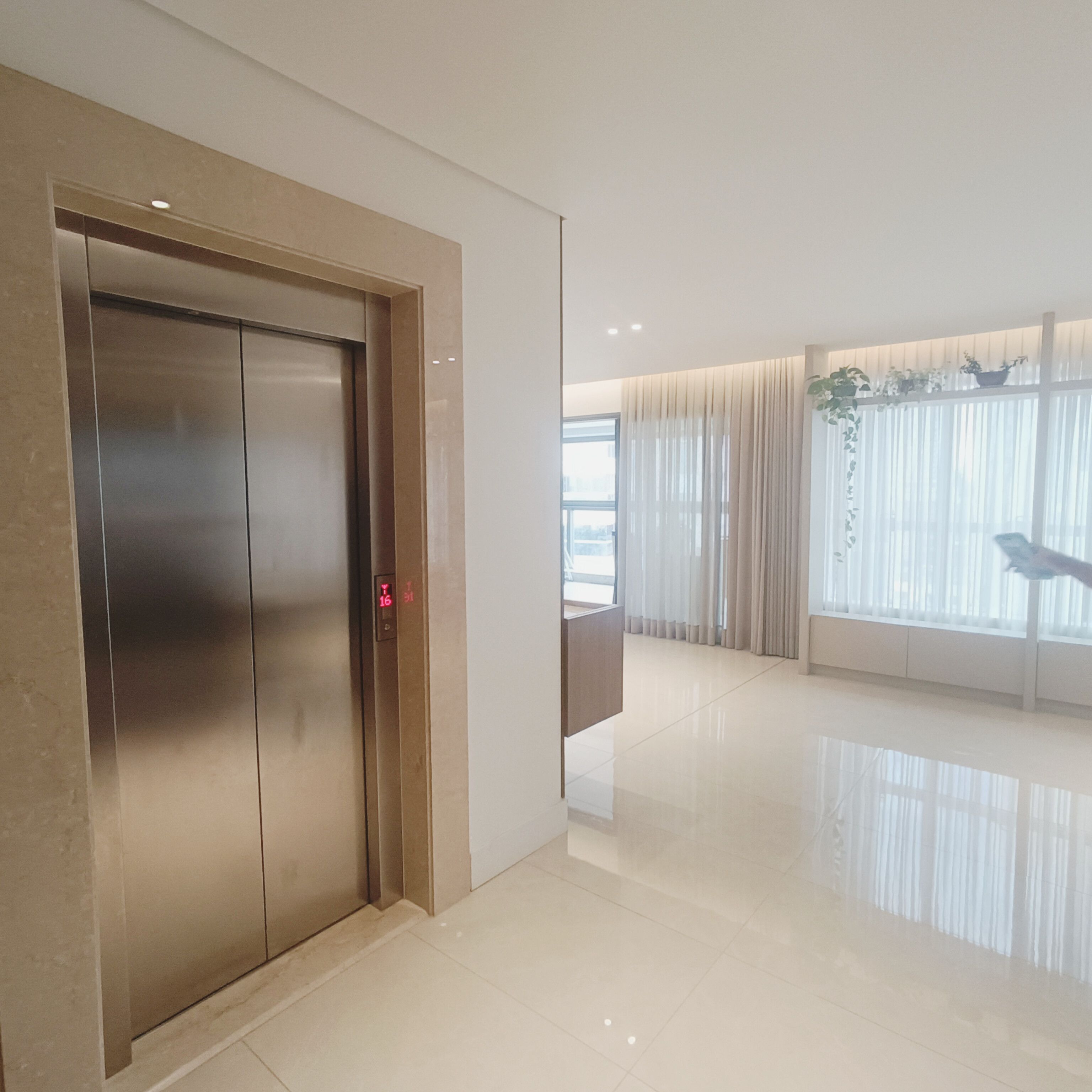 Apartamento à Venda, Ed Grand Palais, 3 suítes , completo em móveis planejados, andar alto- Gleba Fazenda Palhano, Londrina, PR