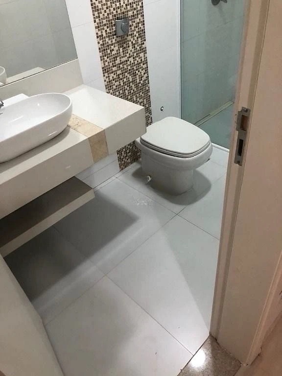 Sobrado à venda, Condomínio Royal Forest, 220m² úteis, 3 suítes, piscina, quintal, 4 vagas - Esperança, Londrina, PR
