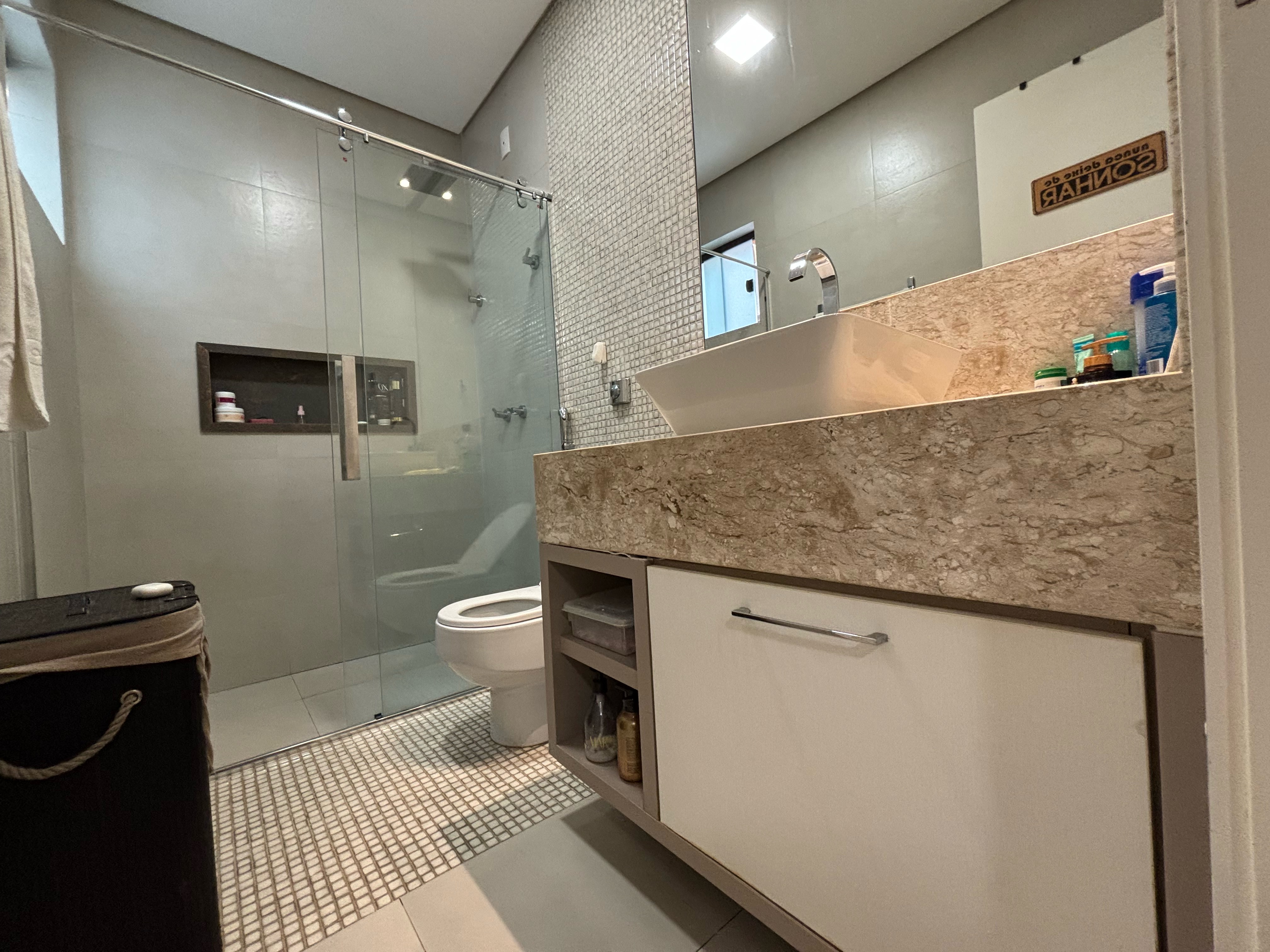 Sobrado à venda e locação,  500m², 4 quartos (sendo 2 suítes), 6 banheiros, 4 vagas de garagem, Mediterrâneo - Londrina, PR