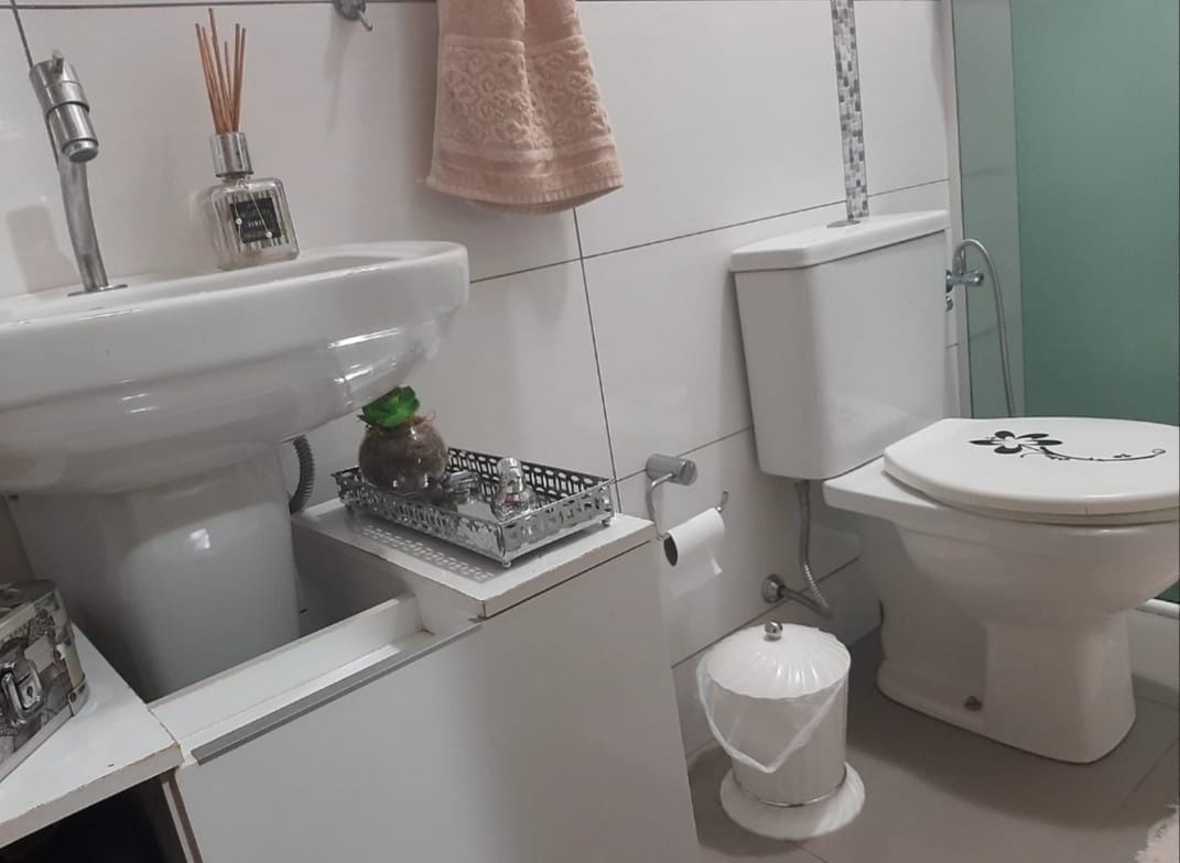 Sobrado à venda,  123m², 3 quartos sendo 1 suíte, Piscina, 2 vagas  - perto do aeroporto, tiro de guerra - Califórnia -  Londrina, PR
