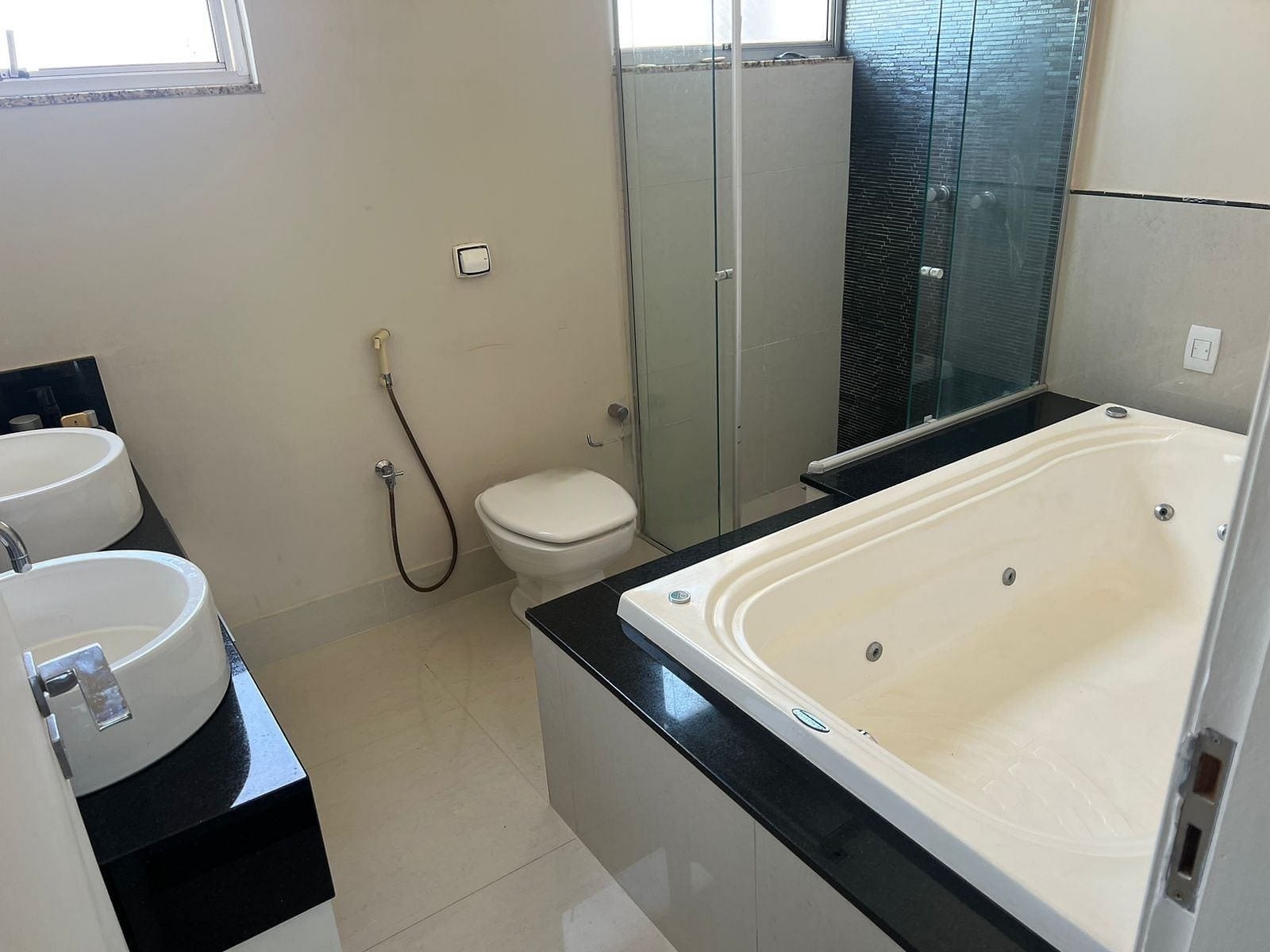 Sobrado à venda, Royal Forest, 280m² úteis, 4 quartos sendo 2 suítes, completo em móveis planejados, piscina - Esperança, Londrina, PR