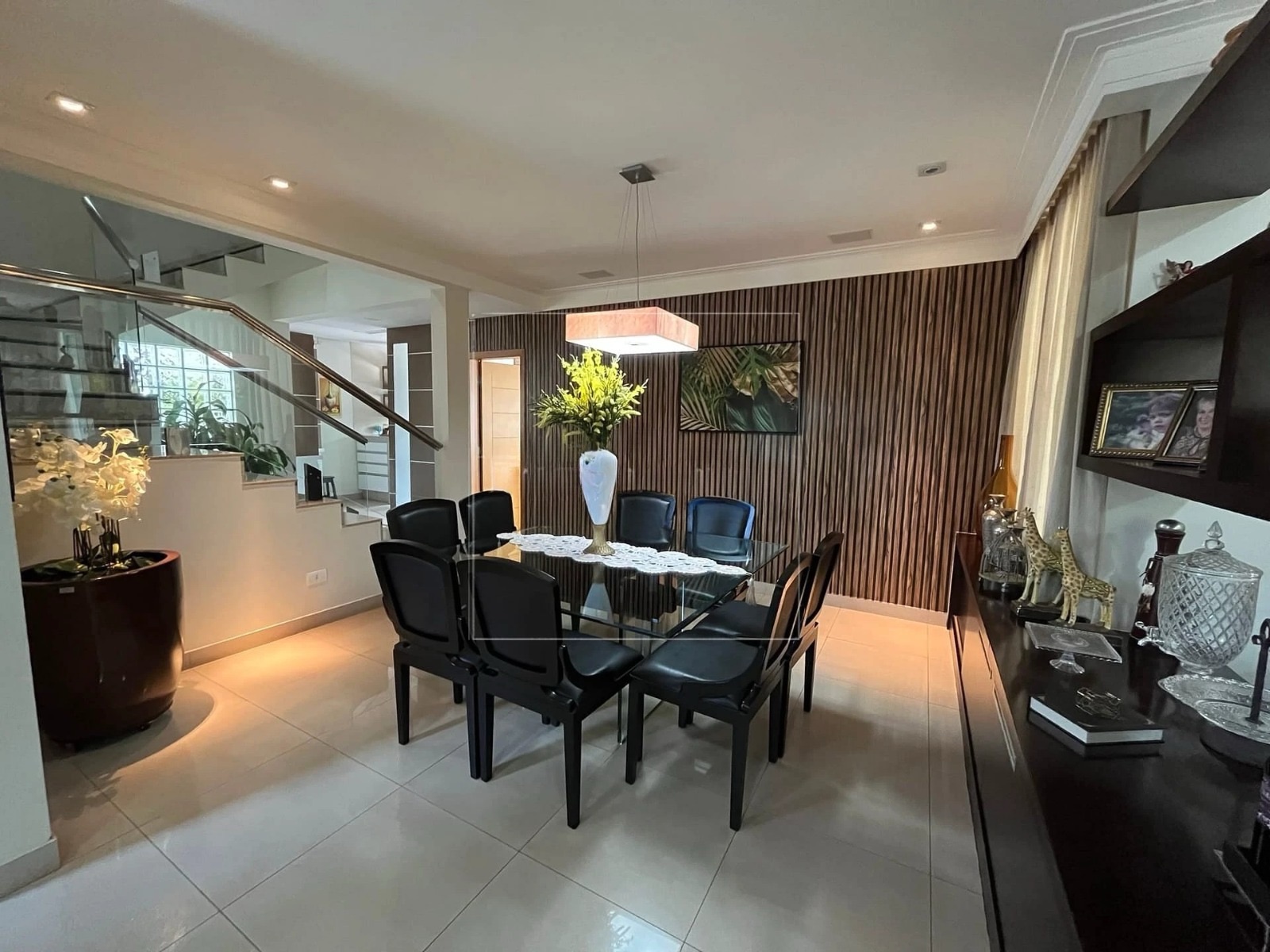 Casa à venda, Alphaville Imbuias, 400m² úteis, 4 quartos sendo 3 suítes, mobiliada -  Vivendas do Arvoredo, Londrina, PR