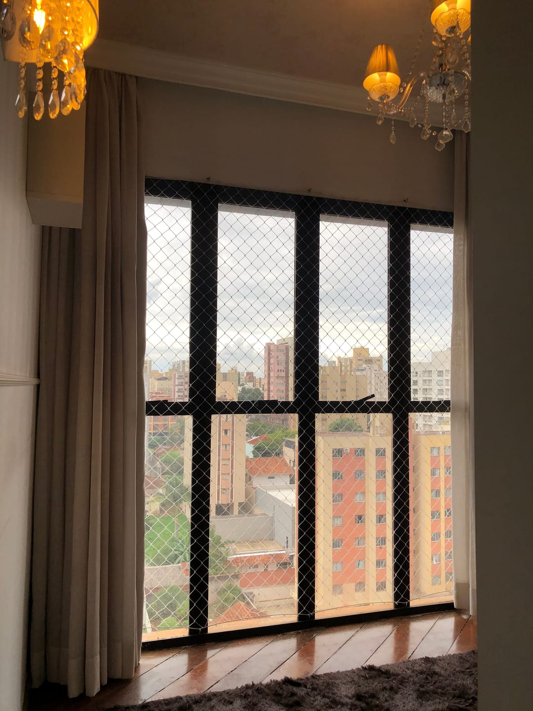 Apartamento à venda, Edifício Saint Simon, 57m² úteis, 1 quarto com suíte e closet, duplex, mobiliado - Centro, Londrina, PR