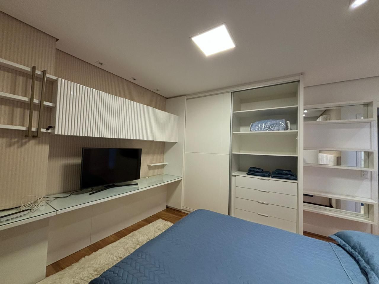 Apartamento à venda - 240m² úteis, 4 quartos sendo 2 suítes/ andar alto / 4 vagas de garagem /  PALAZZO VERONESI - Londrina/PR