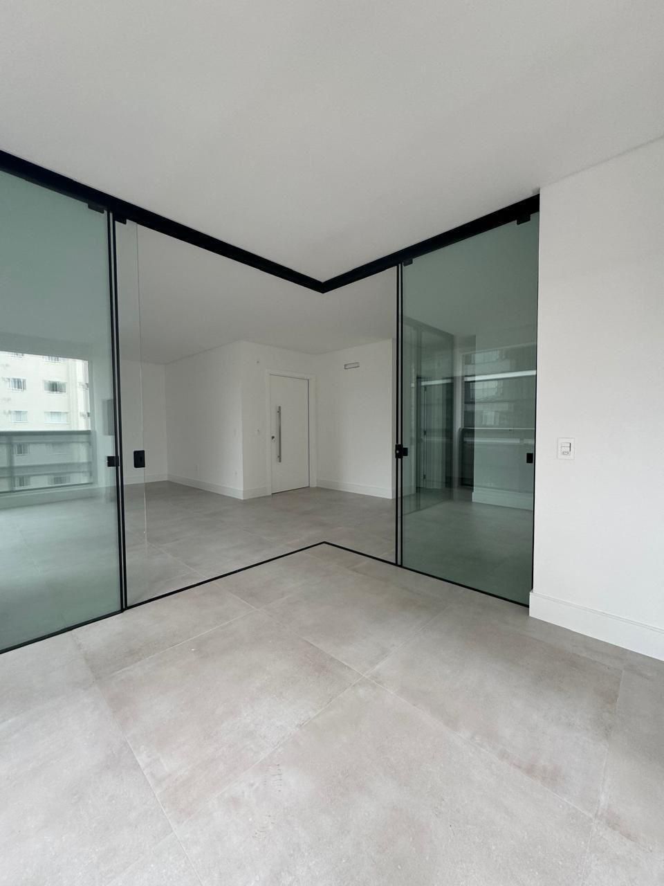 Apartamento novo à venda, 400m² da praia, Edifício Fiori Del Mare Residenziale, 3 suítes, 2 vagas de garagem, Itapema/SC.