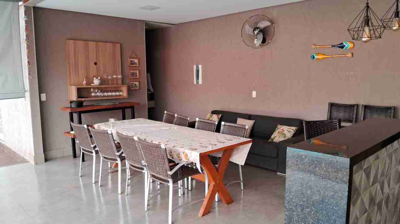 Casa à venda, Jd Kobayashi, 280m² privados, com piscina, 3 quartos sendo 1 suíte, 3 vagas - Califórnia, Londrina, PR