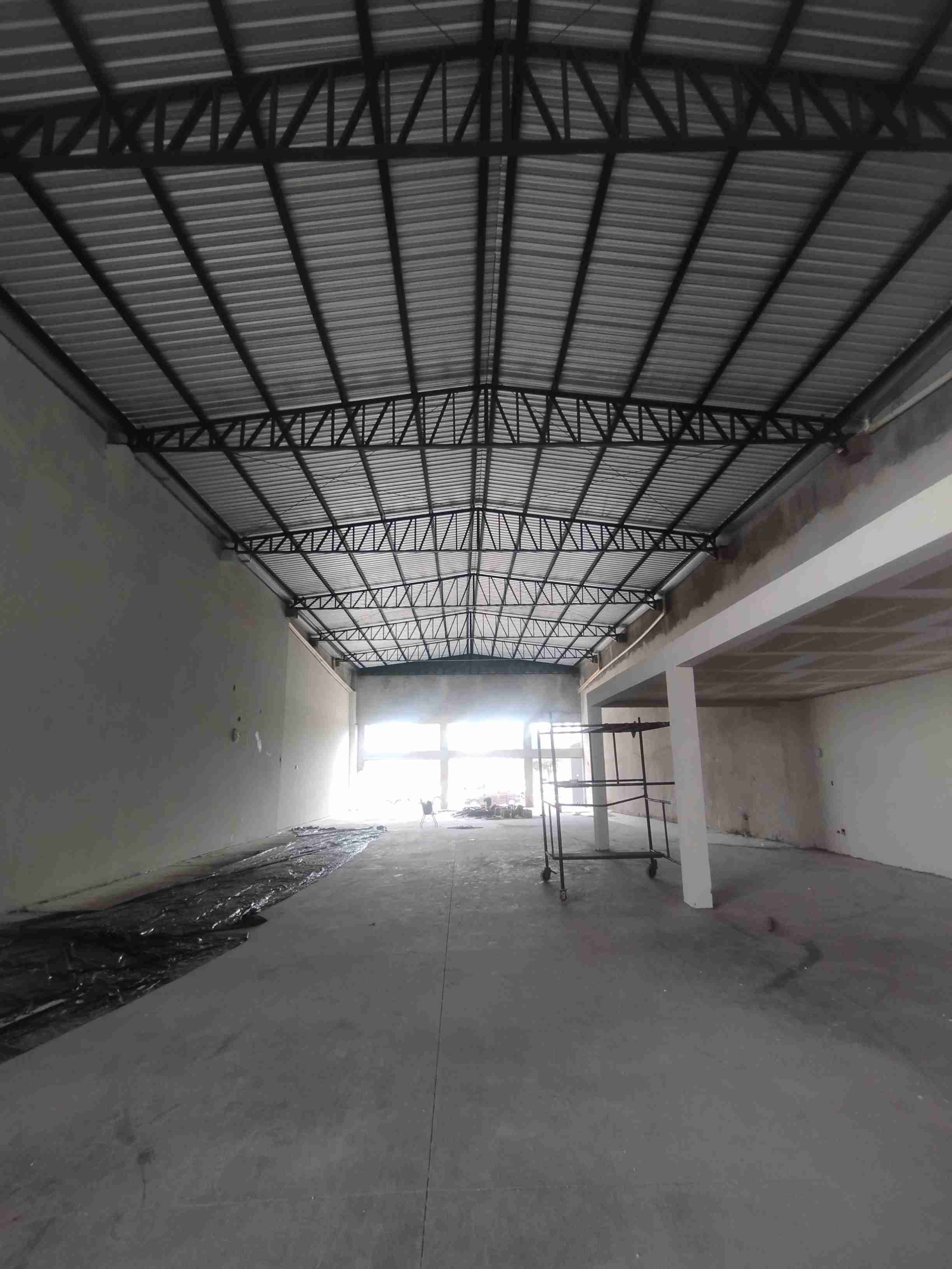 Barracão novo para locação, total 700m², amplo, pé direito de 8M ,av. tiradente ,frente vidro,Jardim Agari, Londrina, PR