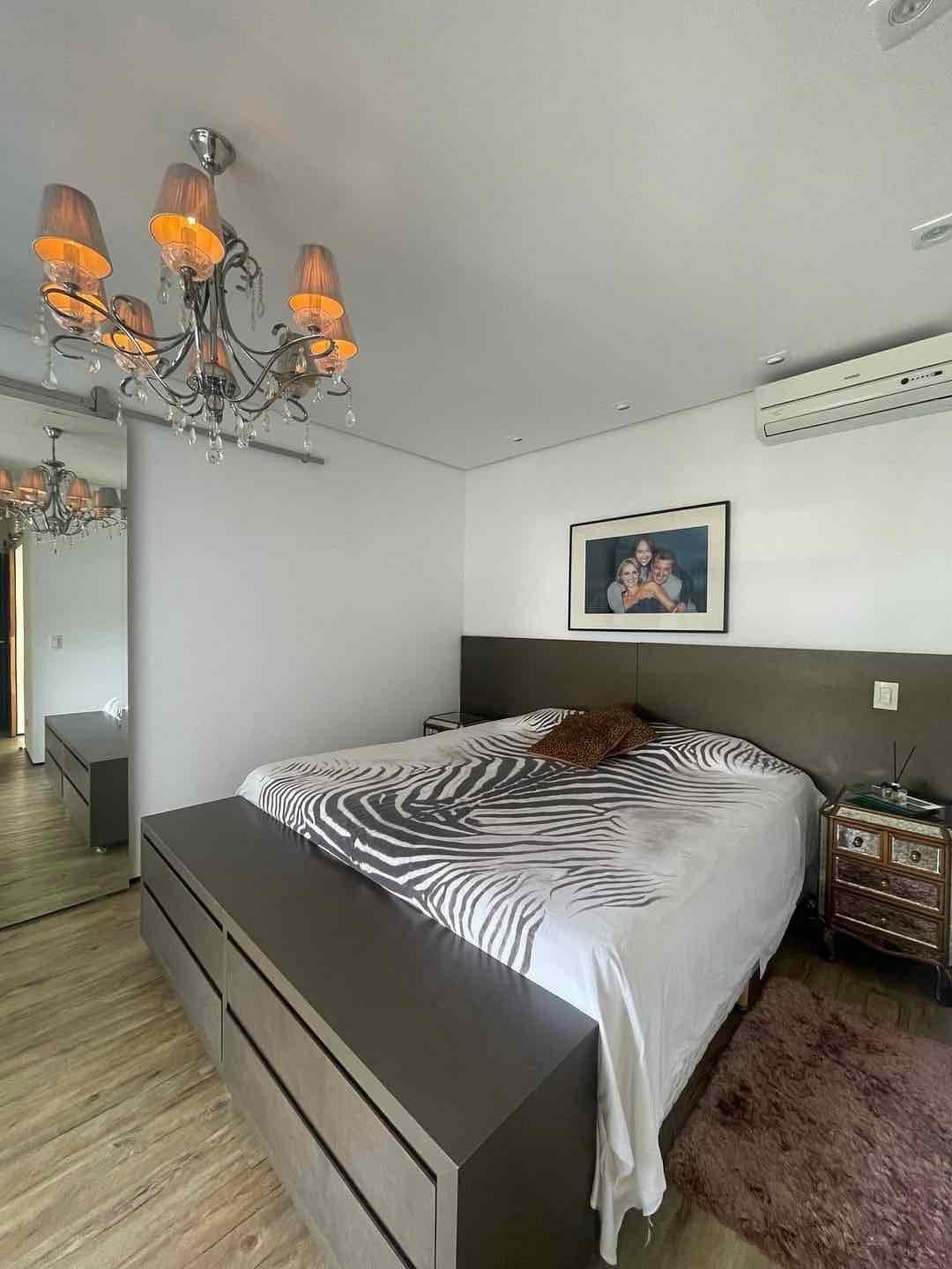 Casa à venda, Royal Forest, 300m² úteis, 3 suítes, aquecimento solar, piscina, quintal,  4 vagas -  Esperança Londrina, PR