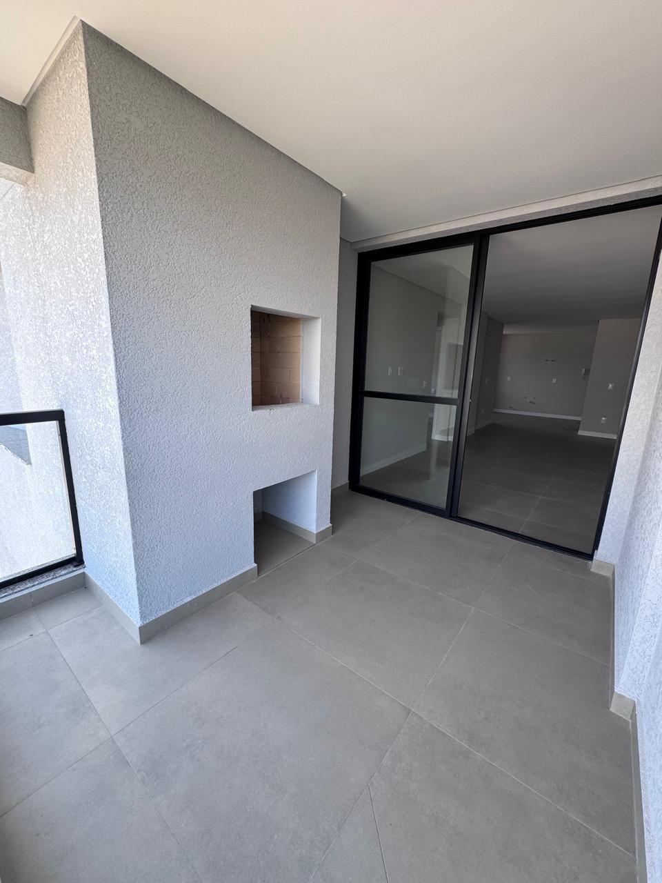 Apartamento no último andar com vista à montanha no litoral catarinense