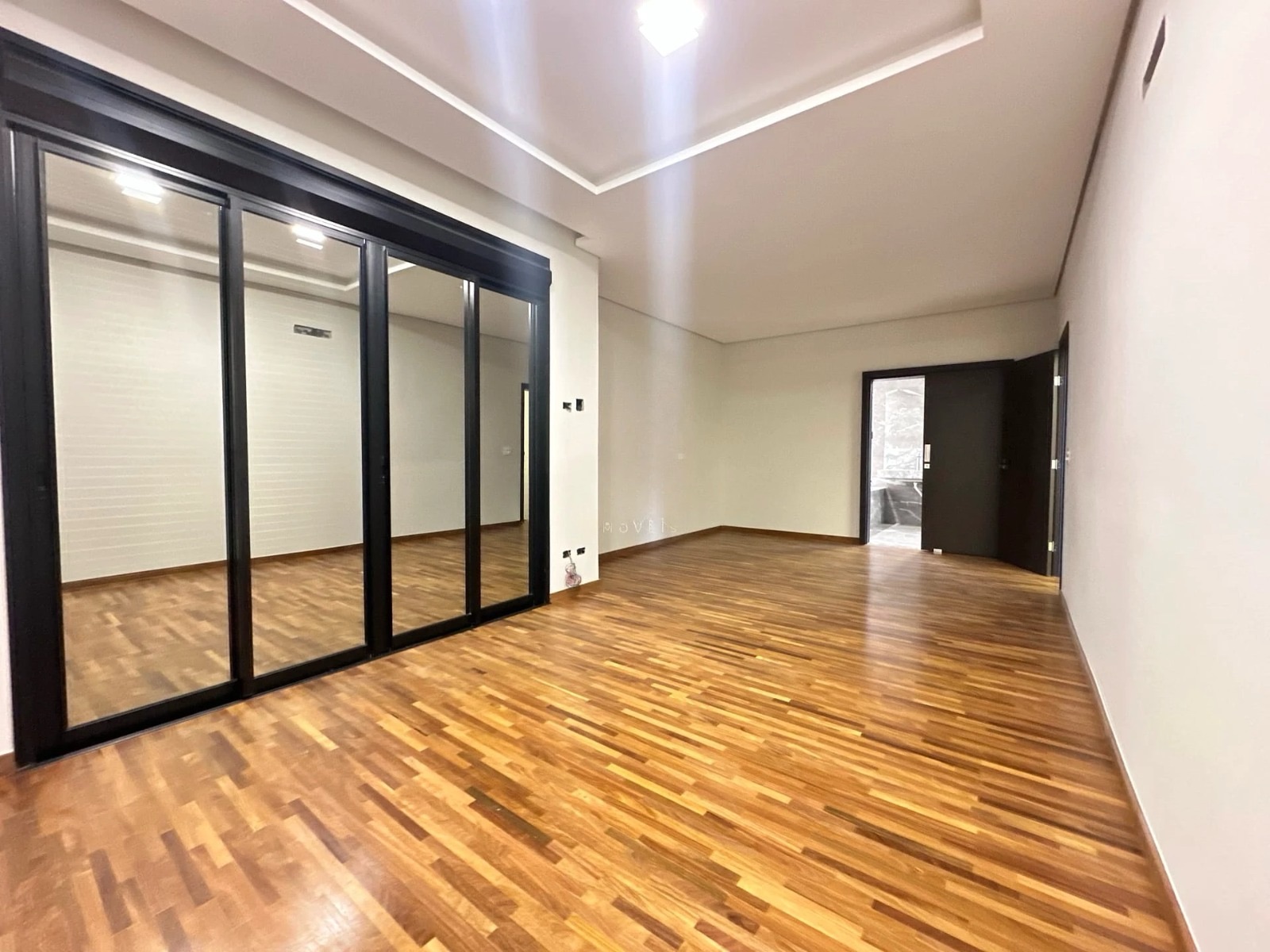 Sobrado à Venda, condomínio Royal Forest, recém construído, 330 m2 úteis, 3 suítes, elevador piscina, Esperança, Londrina, PR