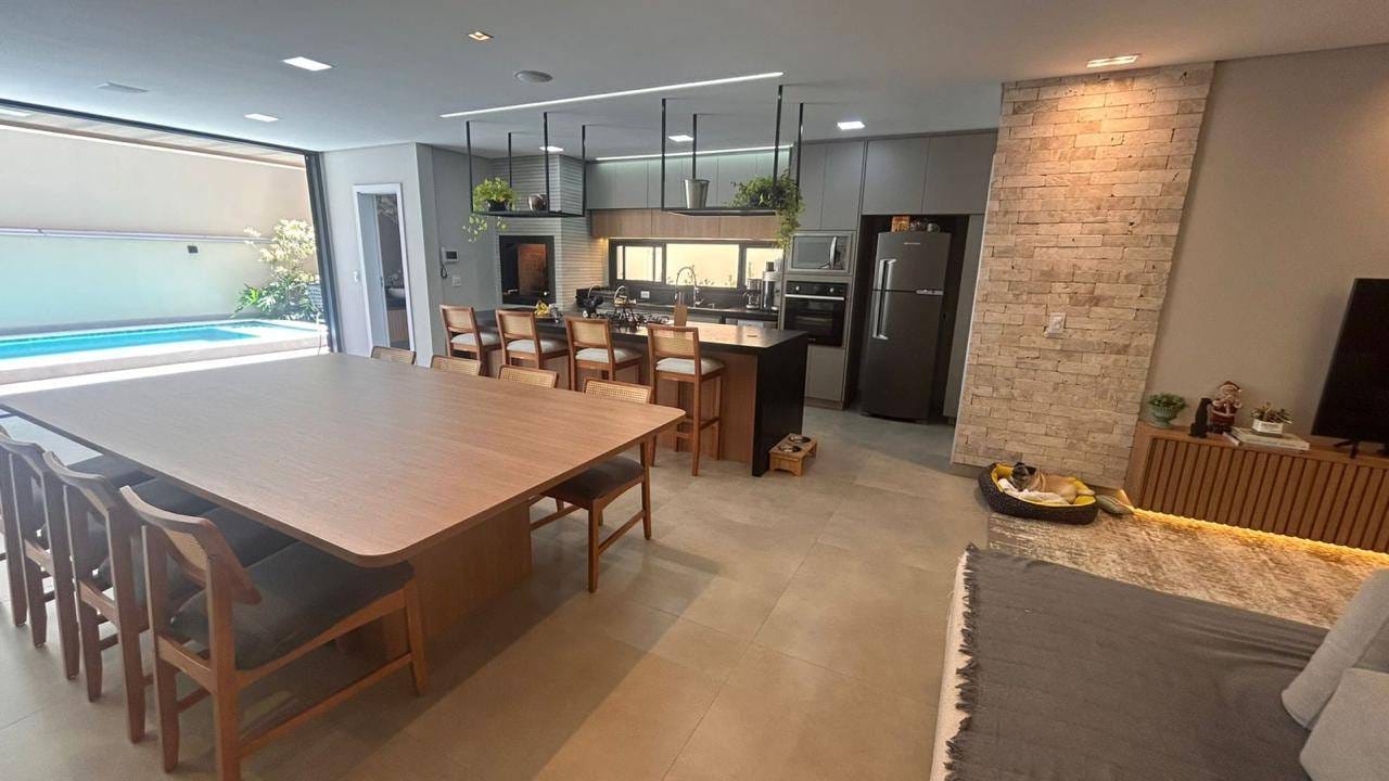 Imagens do imóveis Casa à venda,  226m² construção, porteira fechada, 3 suítes, piscina e churrasqueira, 4 vagas - Universitário, Londrina, PR
