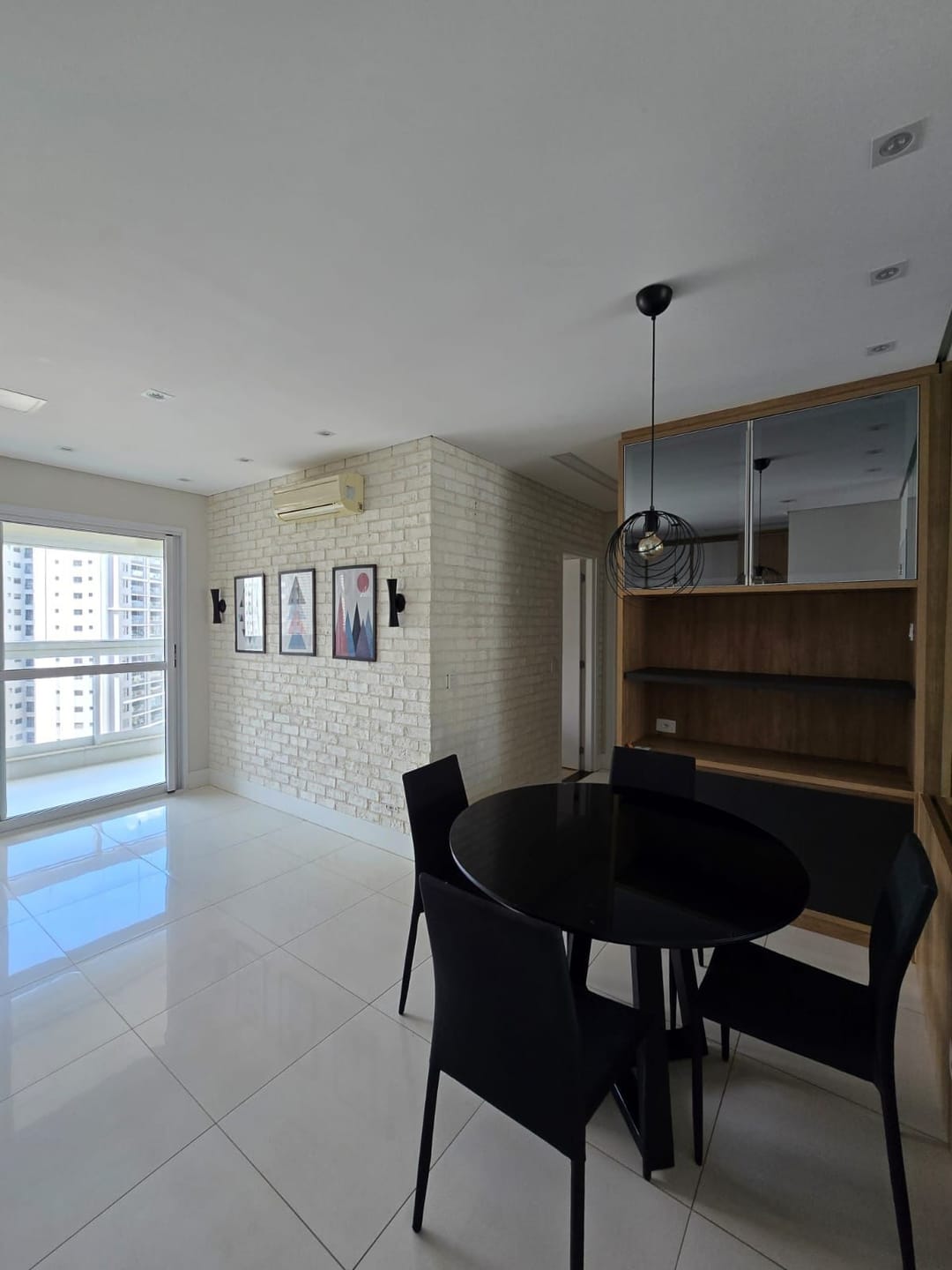 Apartamento à venda, Edifício Uptown Residence, 75m² úteis, 2 quartos (1 suíte), varanda com churrasqueira, 2 vagas paralelas - Gleba Palhano, Lo
