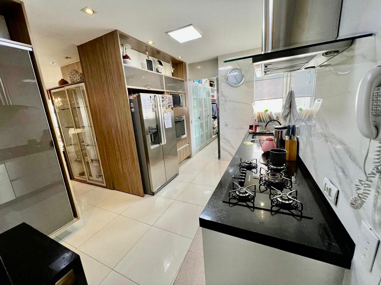 Apartamento  à venda, Ed. Maison Victoria, 183m², 3 suítes, 2 vagas -  Santa Rosa, Londrina, PR