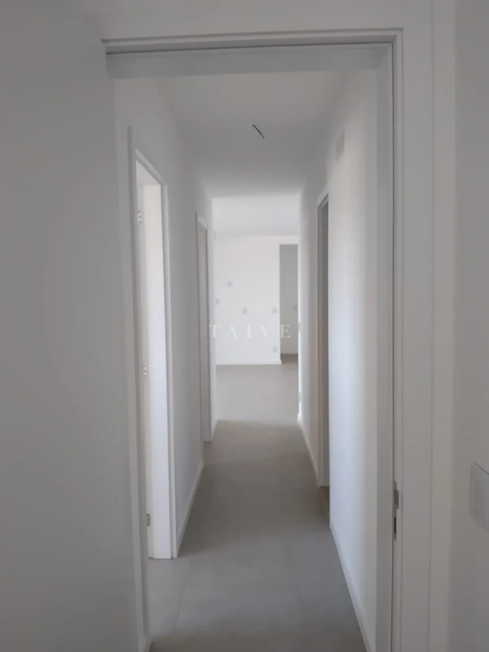 Apartamento À Venda pronto para morar no condomínio Wood da Vanguard, com 3 quartos (sendo 1 suíte), com 167 m², Terra Bonita, Londrina