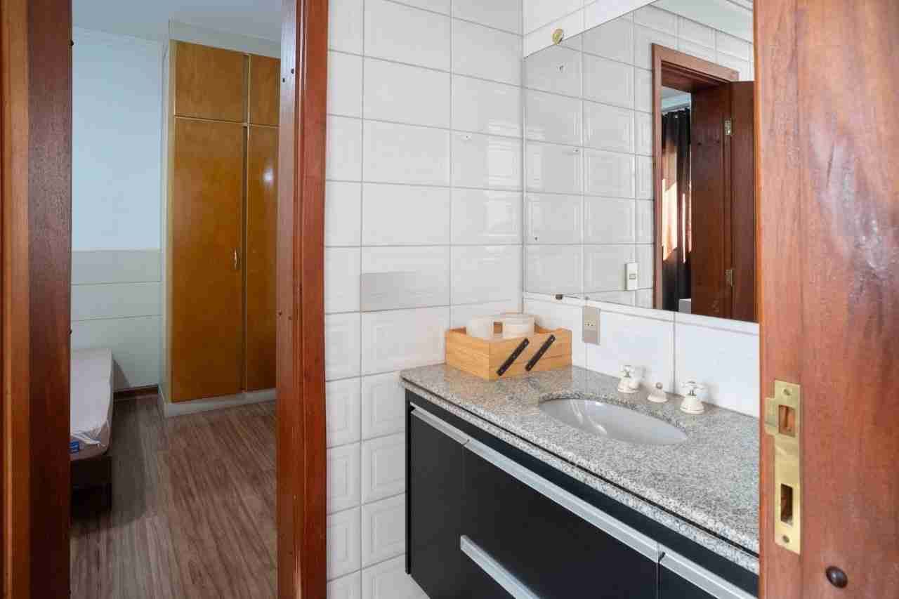 Apartamento à venda no Edifício Palais Lac Dor, 298m² úteis, 4 quartos sendo 2 suítes, 4 vagas, próx  ao lago Igapó - Jardim Londrilar- Londrina,