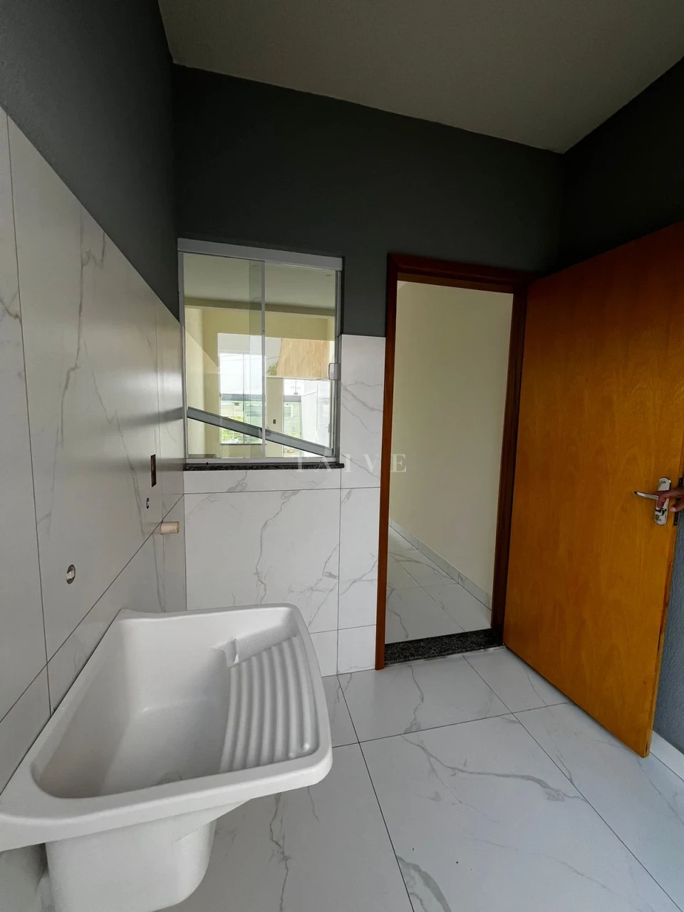 casa a venda prox ao centro de cambé, muffato, posto de saude, upa, aceita carro como parte da entrada