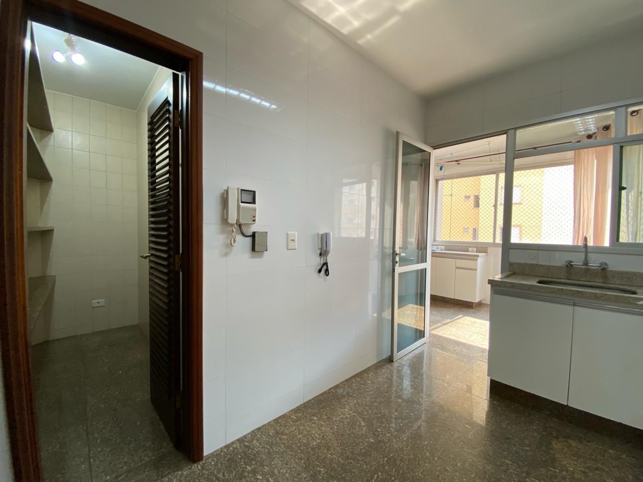 Apartamento 214m²/4 quartos (sendo 1 suíte)/ 02 vagas - Condomínio Edifício Príncipe de Galles,  R. Espírito Santo- Centro, Londrina, PR