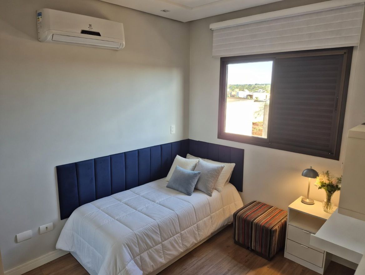 Sobrado à venda, 3 quartos sendo 1 suite com armários e banheira, 220 m², Royal Maison, Esperança, Londrina, PR