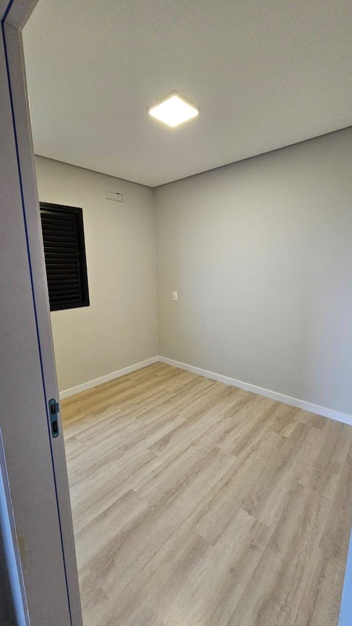 Casa à venda, condomínio Morada das Flores, 129m² úteis,  3 quartos sendo 1 suíte, 2 vagas- recém construída - Cambé - PR