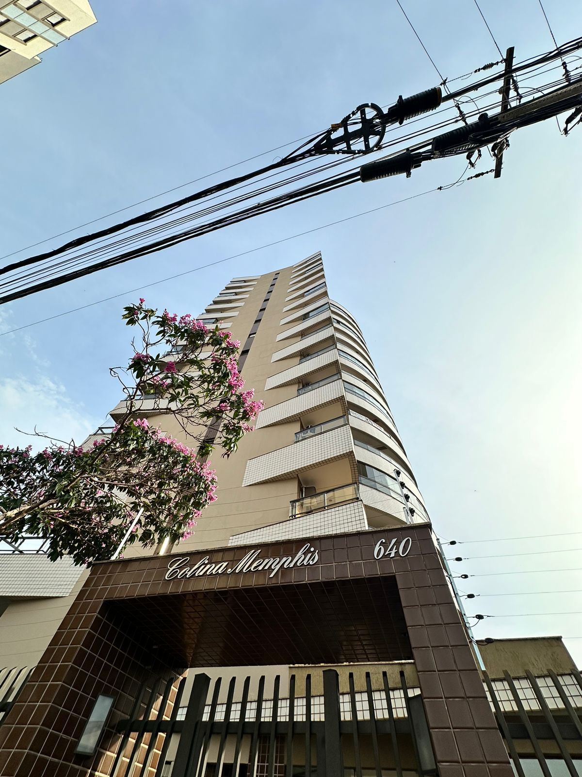 Apartamento à venda, Condomínio Colina Menphis,  195m² úteis, 4 quartos sendo 1 suíte, andar alto, 2 vagas - Andrade, Londrina, PR