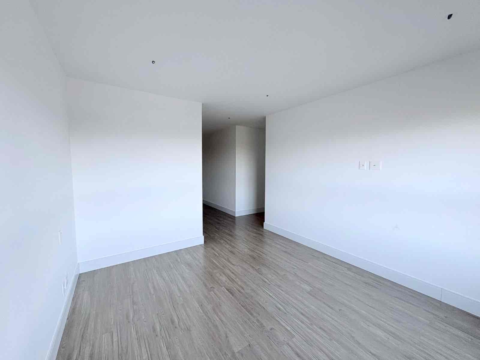 Apartamento novo à Venda, Edifício Lakeside, 232 m² úteis, 3 suítes, 4 vagas, sol da manhã,  elevador privativo, sacada com skinglass- Bela Suiça