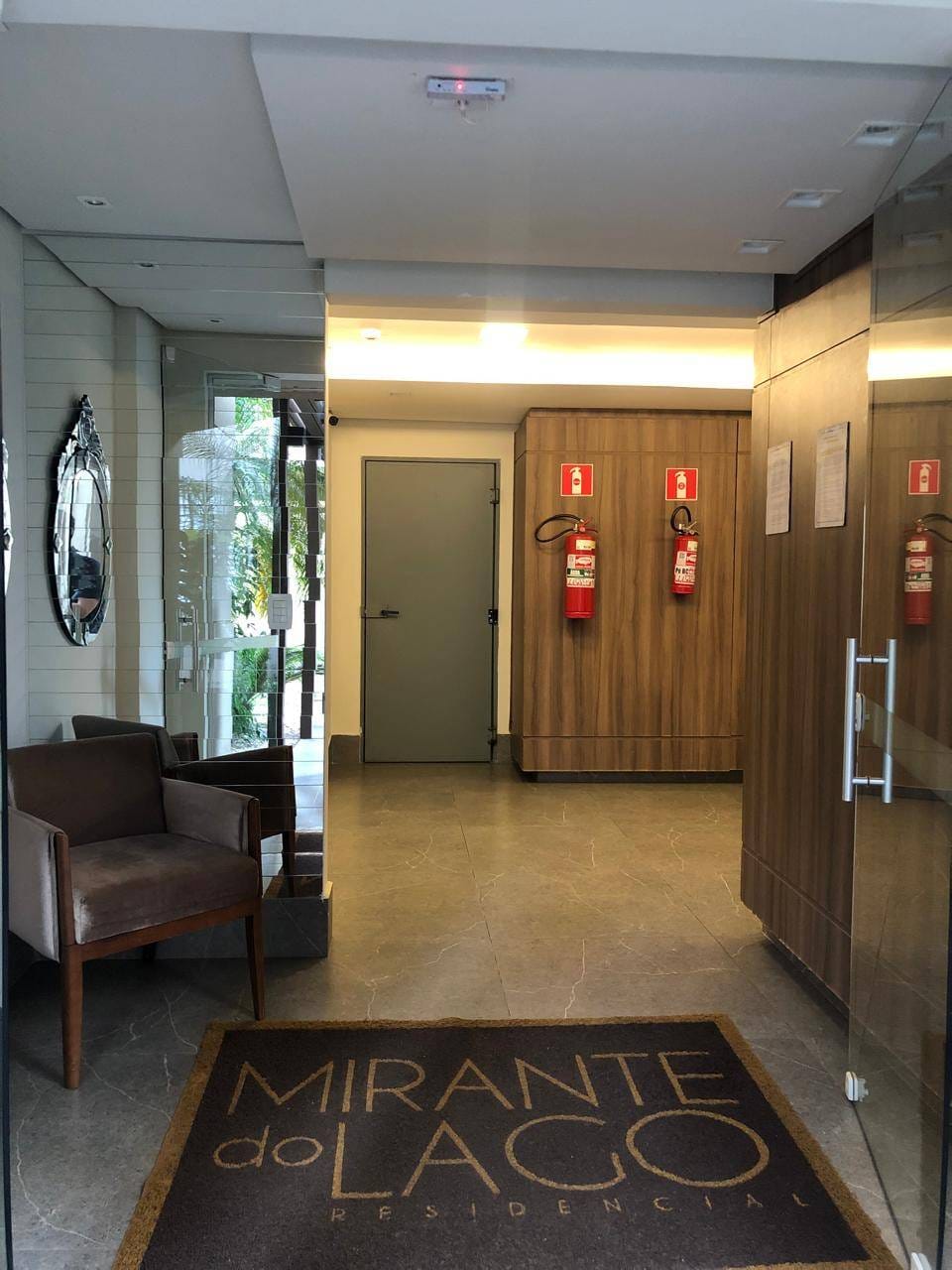 Apartamento à venda, Edifício Mirante do Lago, 76m² úteis, 3 quartos sendo 1 suíte, sacada com churrasqueira - Gleba Fazenda Palhano, Londrina, P