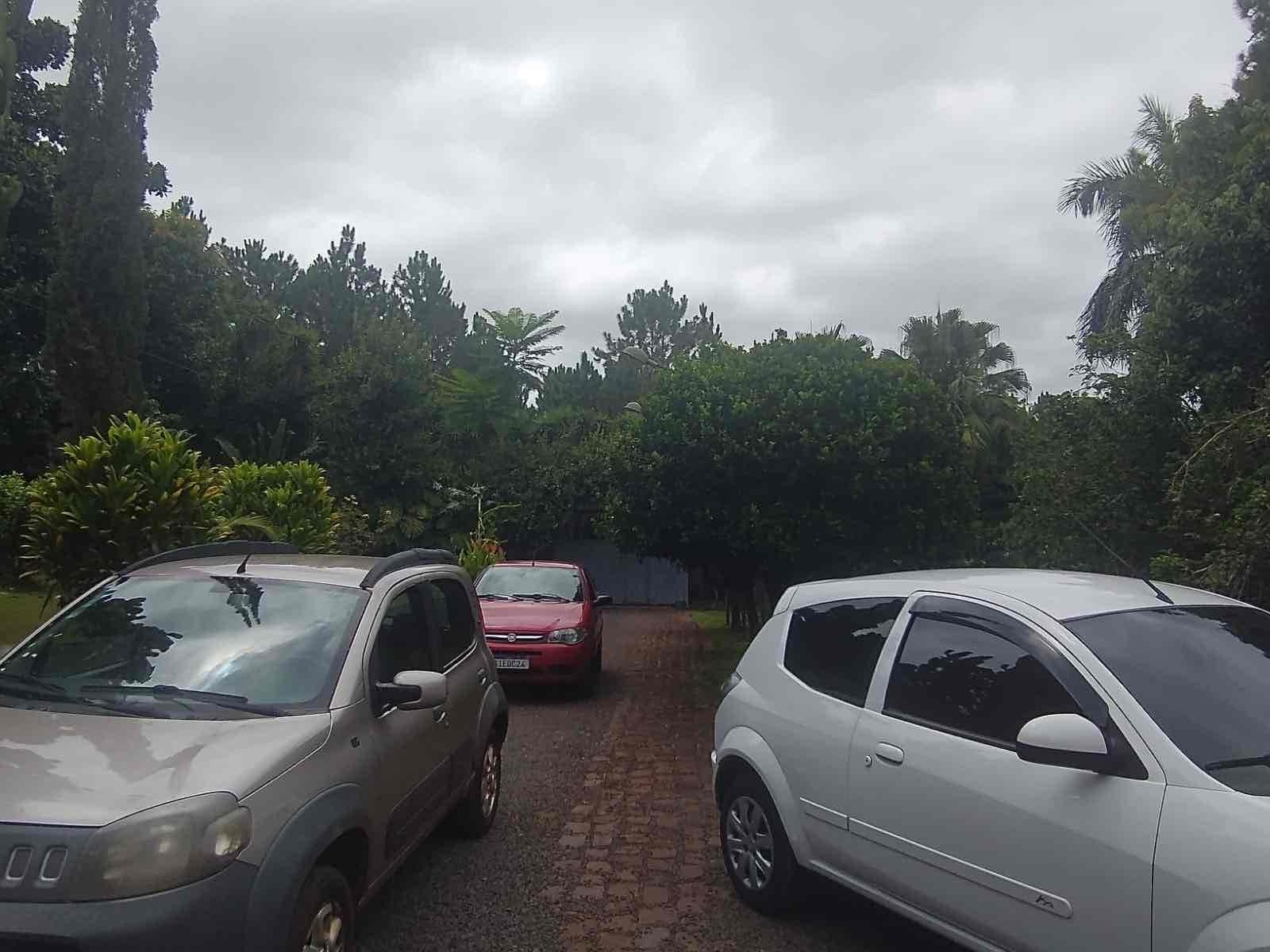 Chácara à venda, próximo ao Royal Forest, 3000 m² total, com casa 300m² de construção, 3 quartos sendo 1 suíte, Shangri-lá, Londrina, PR