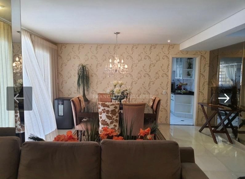 Sobrado a venda, Cond. Village Pinheiro, 246 m² úteis, 3 quartos sendo 1 suite master, 4 vagas- Portal de Versalles II- Londrina Pr