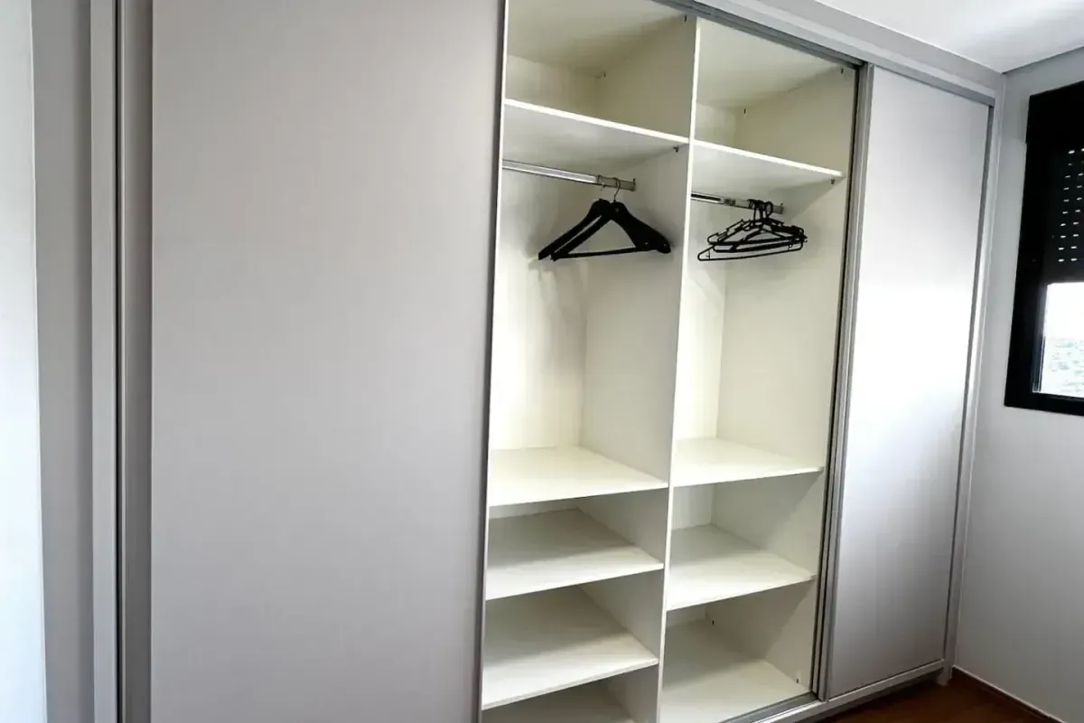 Apartamento à venda, Residencial Le Chalet, 56m² úteis, 2 quartos sendo 1 suíte, churrasqueira integrada - Parque Jamaica, Londrina, PR