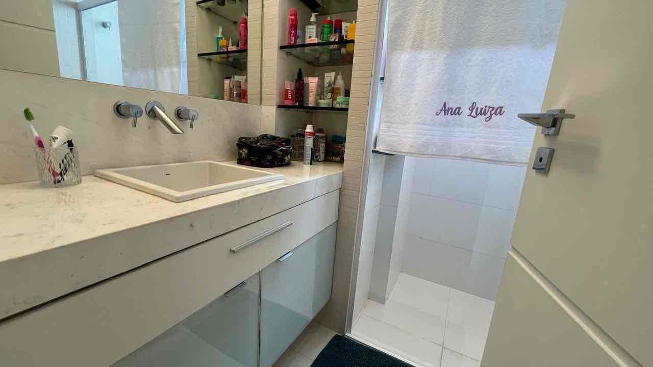 Apartamento semi mobiliado à venda, Edifício Palazzo Veronesi, 240m² úteis, 4 quartos sendo 2 suítes - Bela Suiça, Londrina, PR