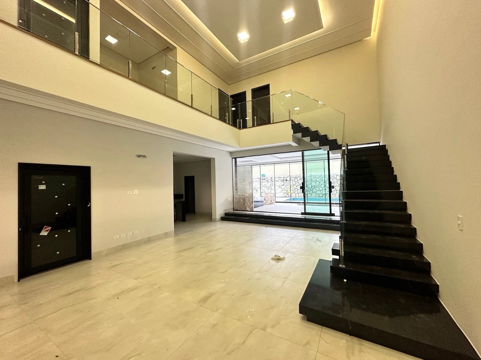 Sobrado à Venda, condomínio Royal Forest, recém construído, 330 m2 úteis, 3 suítes, elevador piscina, Esperança, Londrina, PR