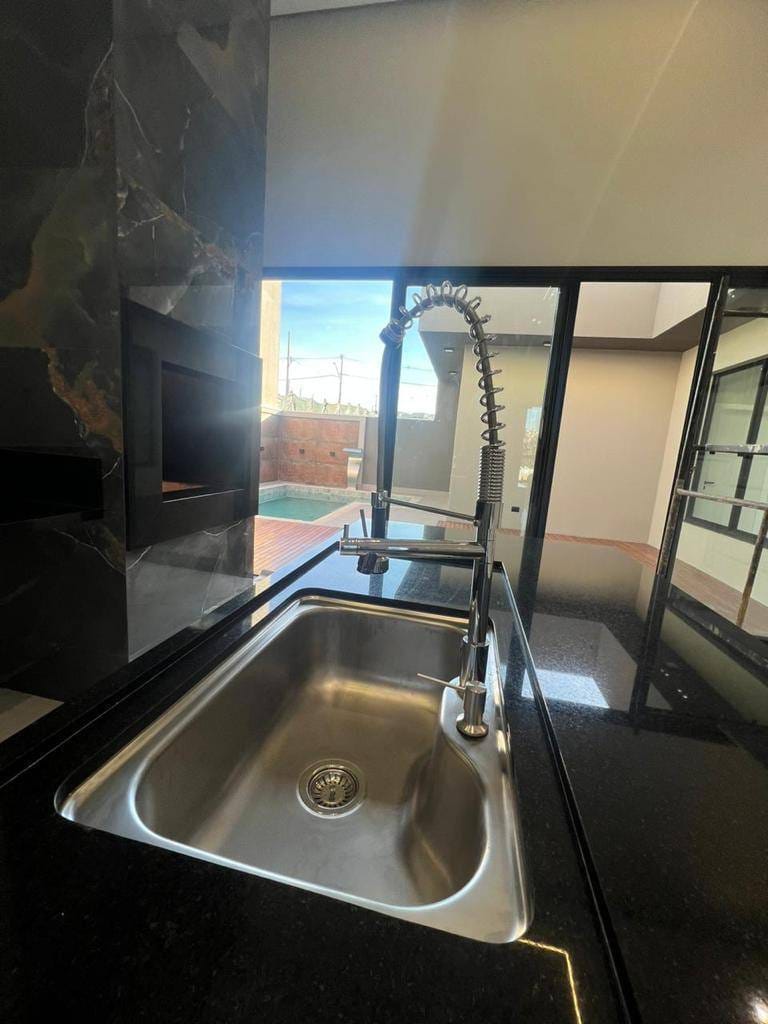 Casa à 173m² venda/3 suítes (sendo 1 master com closet)Piscina/4 vagas - Condomínio Legend Santa Rosa, Londrina, PR