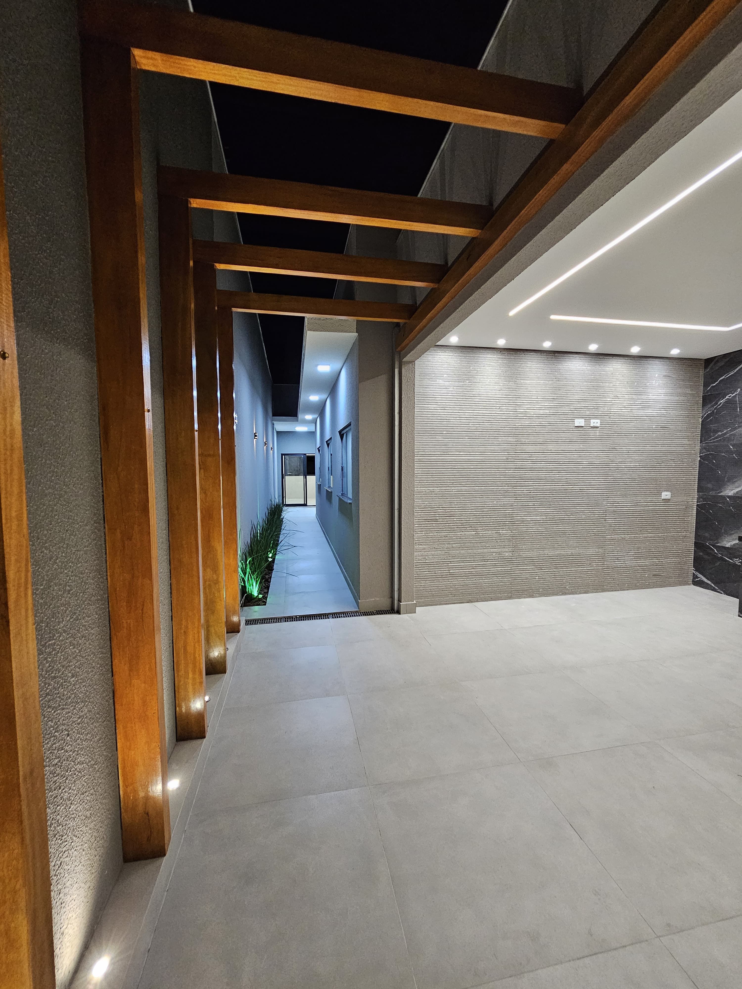 Casa à Venda 130m2/3 quartos(sendo 1 suíte), espaço gourmet, 2 vagas- Jardim Piza, Londrina, PR