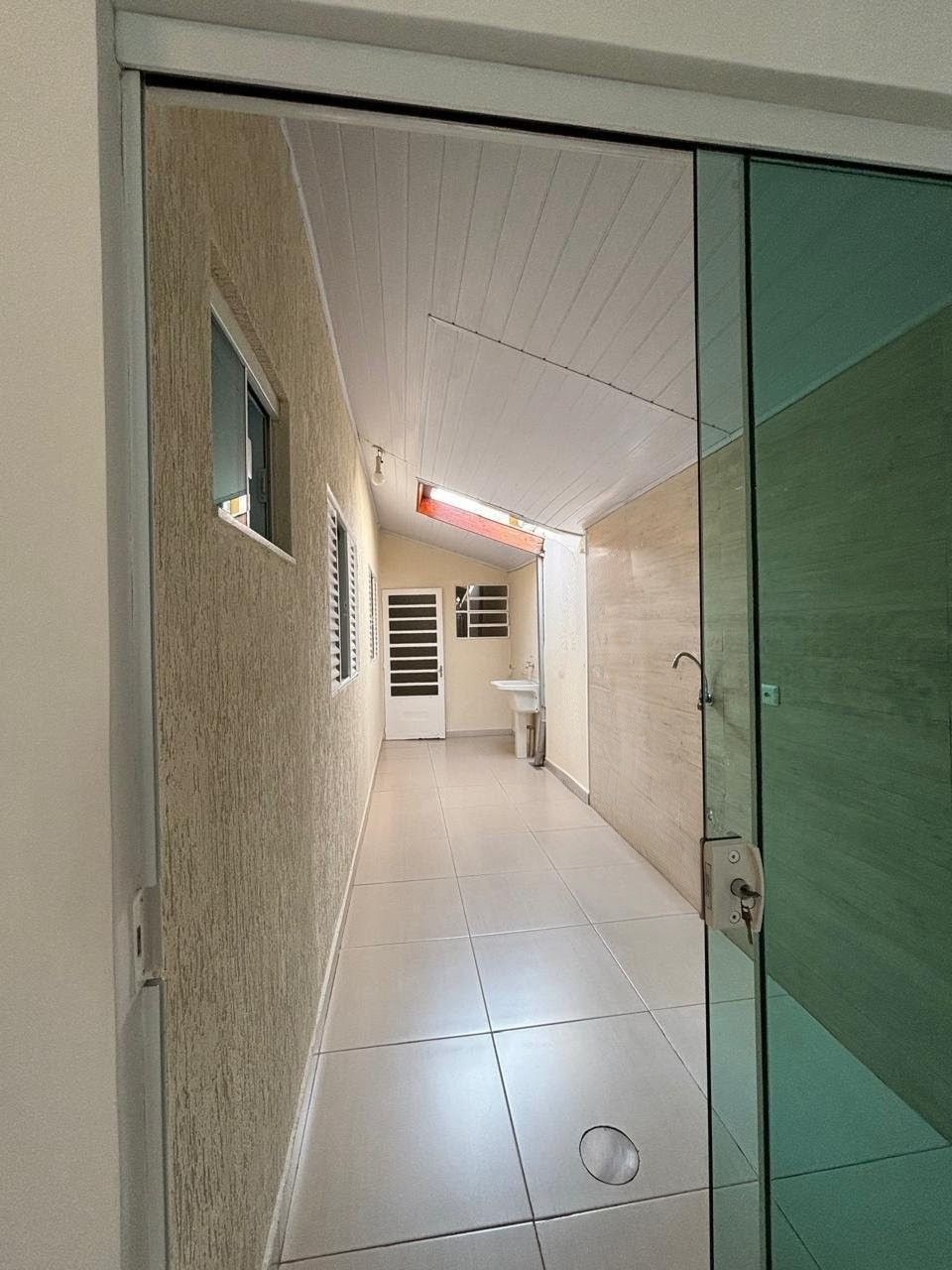 Casa à venda, 2 quatos, um closet, 2 vagas, 112M²,  Condomínio Sabará 1, Londrina-PR