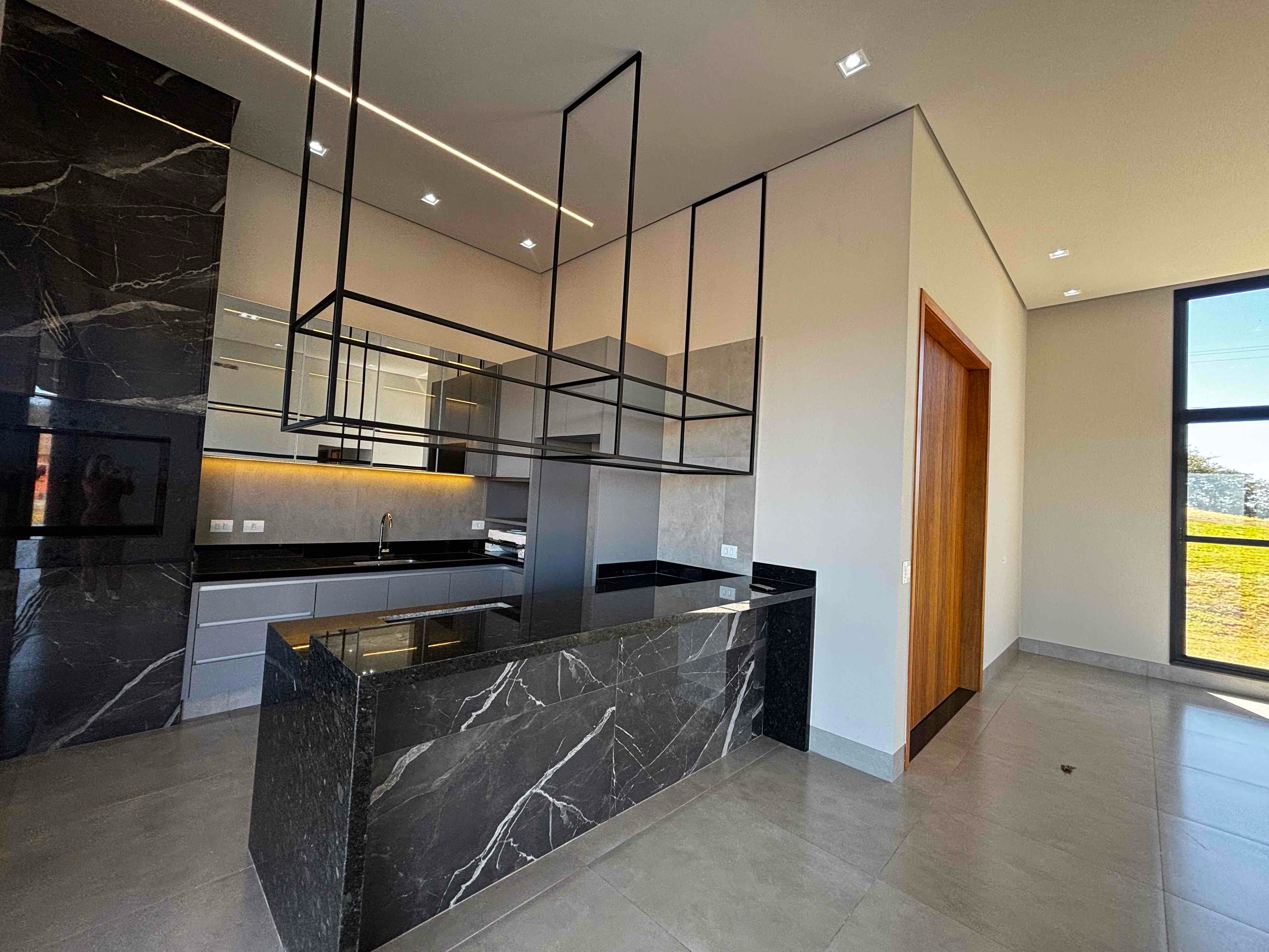 CASA NOVA A VENDA, CONDOMINIO ECOVILLAS DO LAGO, 3 QUARTOS, 1 SUÍTE, PISCINA AQUECIDA