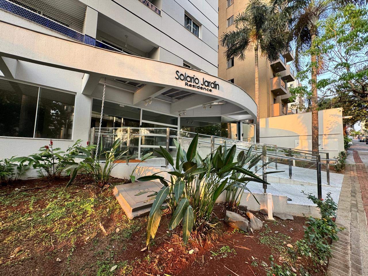 Apartamento à venda, 69m² úteis, Edifício Solario Jardin Residence, 2 quartos, completo em armários  - Centro, Londrina, PR.