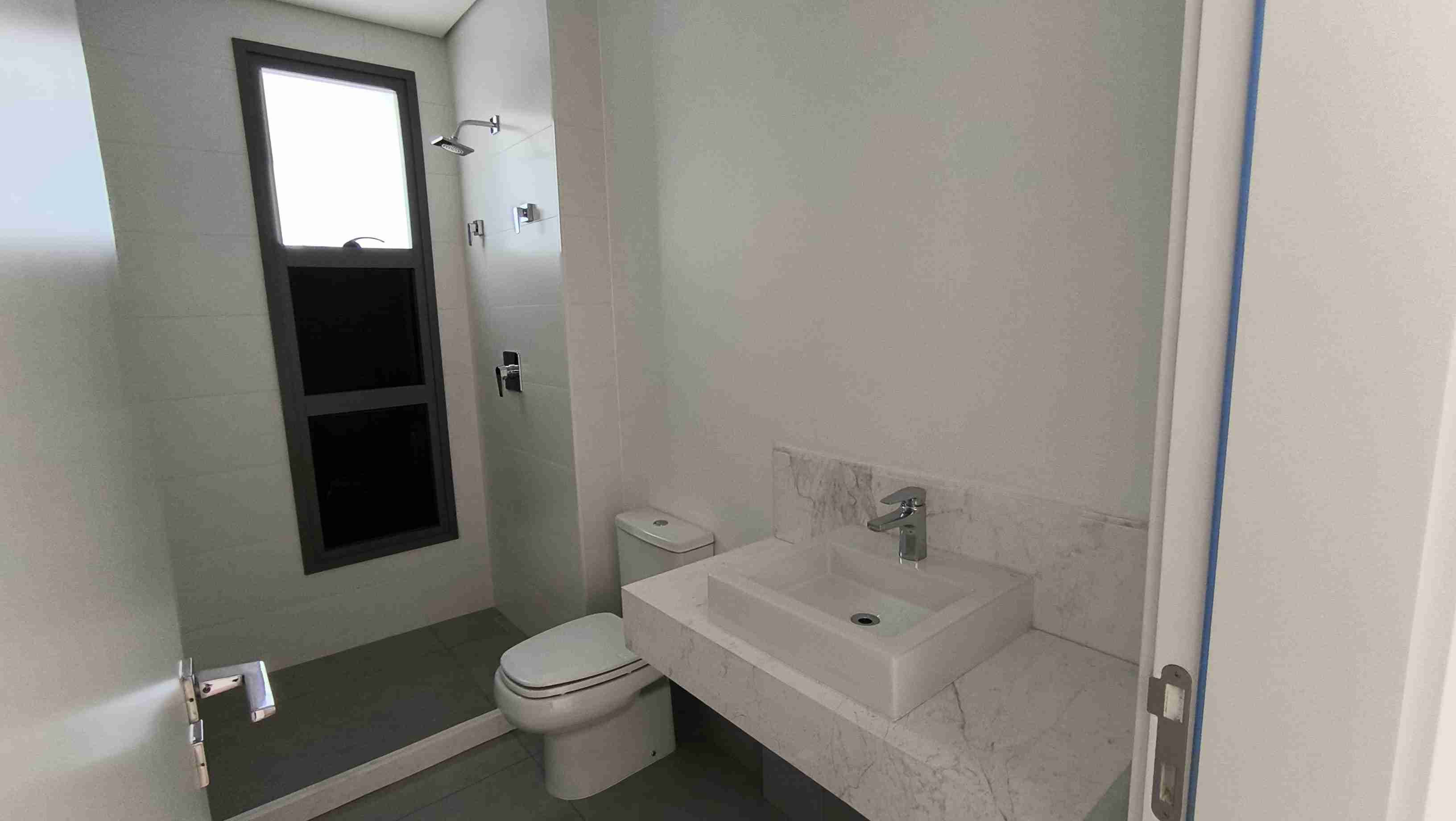 Apartamento à venda no Edifício Le Reve, 323m² úteis, 3 suítes, vista para o lago, 4 vagas - Gleba Palhano, Londrina, PR