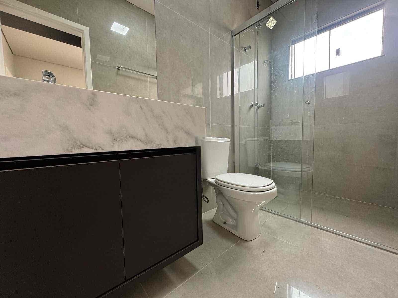 Casa  à venda, Royal Forest, 292m² úteis, 3 suítes, piscina aquecida, 4 vagas - Esperança, Londrina, PR