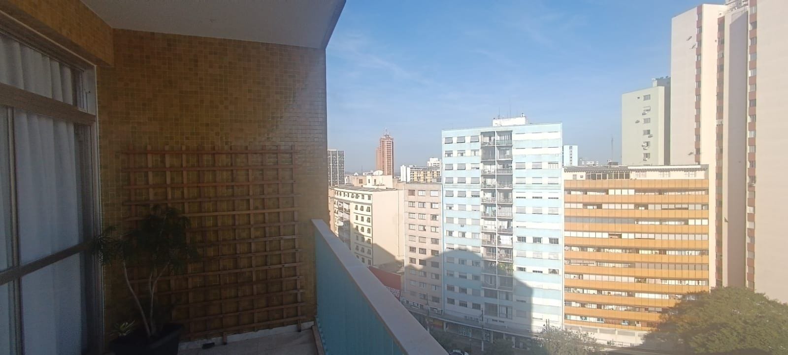 Apartamento  à venda,  Edifício Mona Lisa no calçadão central,177m² uteis, 4 quartos  sendo 2 suítes, recém reformado, andar alto, Centro, Londri