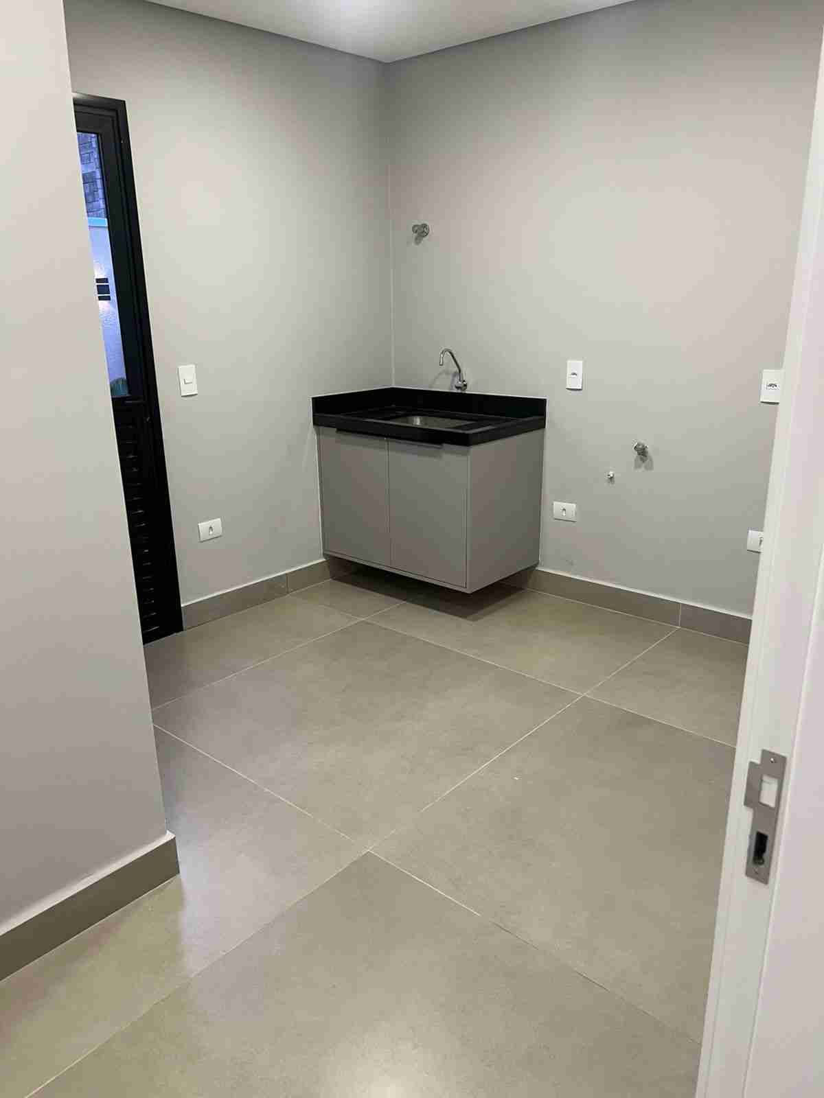 Casa à venda em condomínio Bella Vitta, porteira fechada, 4 suítes , 258 M² construção, piscina- Cidade Industria 2, Londrina - PR
