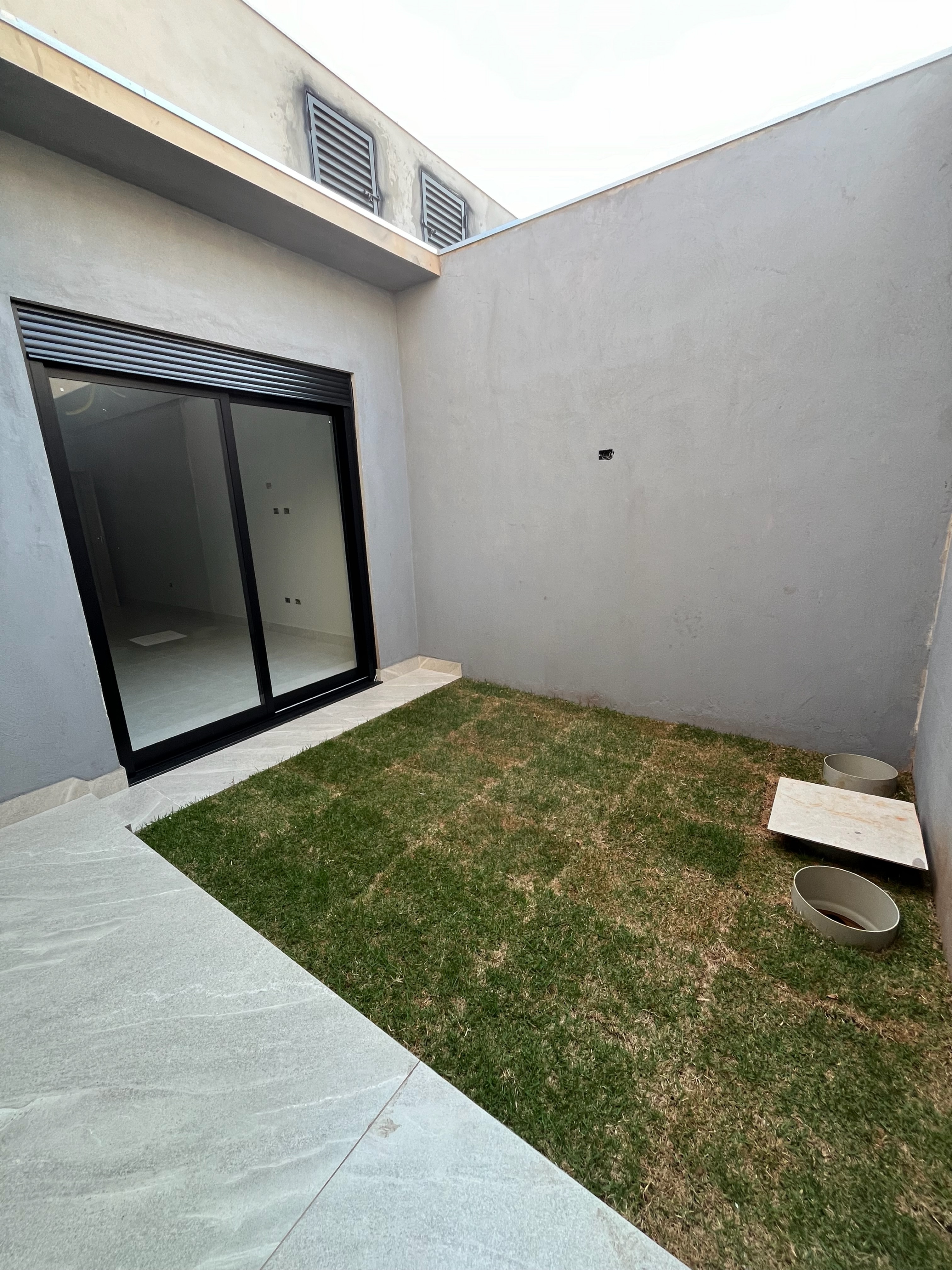 Casa  alto padrão,  à Venda, 140m², 3 dormitórios, 1 suíte próximo ao Aeroporto - Dom Pedro, Londrina, PR