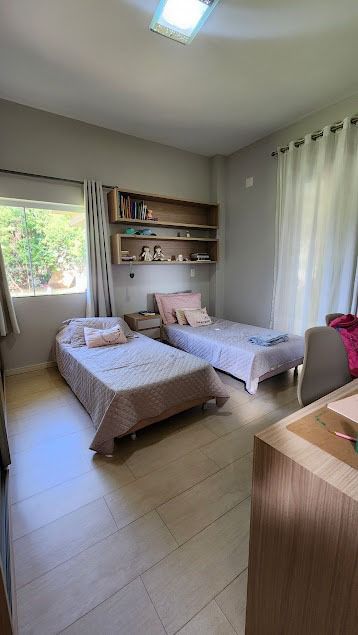 Chácara à Venda, 2500m², Condomínio Golf Ville, casa 120m² úteis, cozinha planejada - Recanto Santa Andréa, Cambé, PR