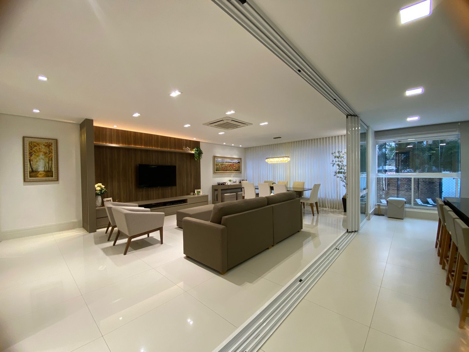 Apartamento à venda, Edifício Landmark, 214m² úteis, 2 suítes,2 Demi suítes, 3 vagas, estuda permuta de menor valor  - Gleba Fazenda Palhano, Lon