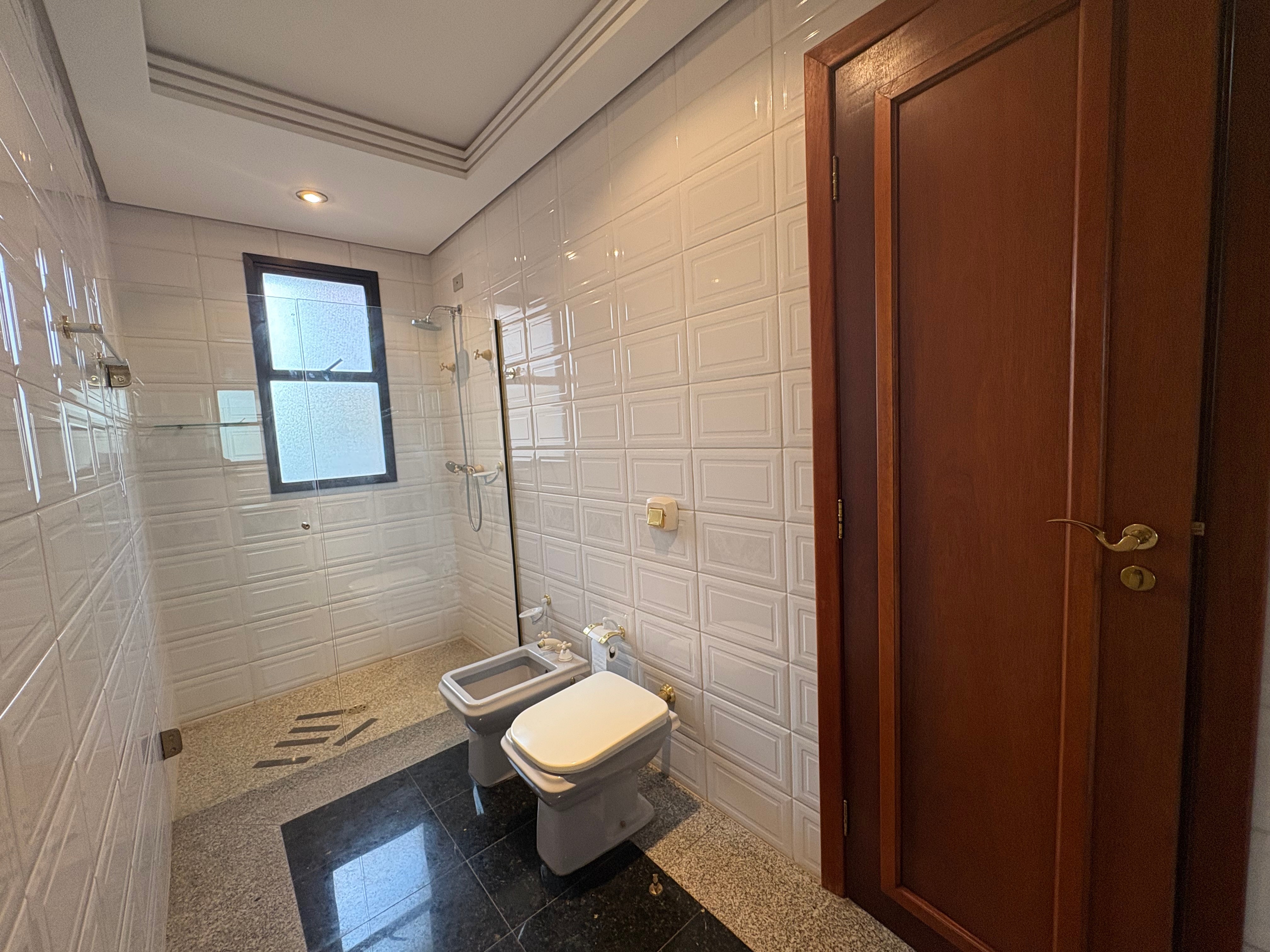 Apartamento à venda, Edifício Palais Lac Dor, 3 suítes, 5 vagas  - Londrina, PR