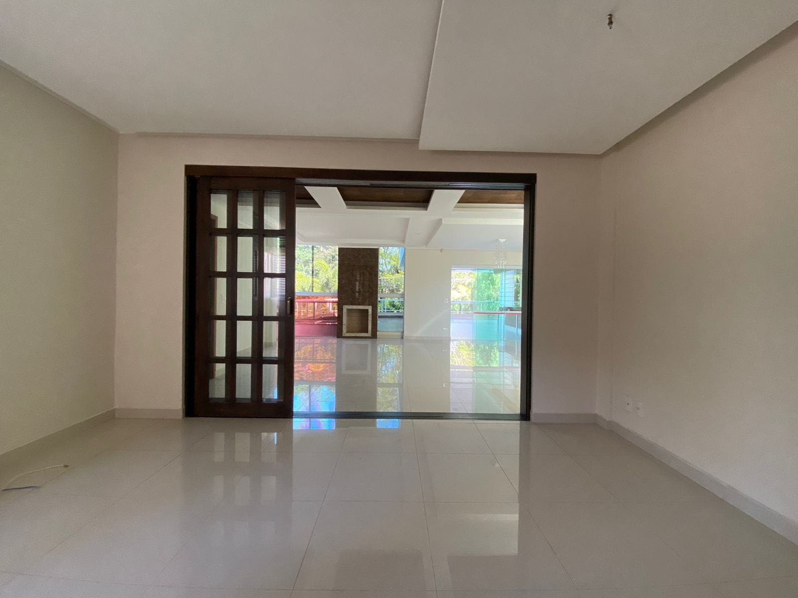 Triplex de luxo 500m² úteis/4 suítes no Cond. Alphaville II, churrasqueira /piscina, ar condicionado, 2 lareiras - Vivendas do Arvoredo - Londrin